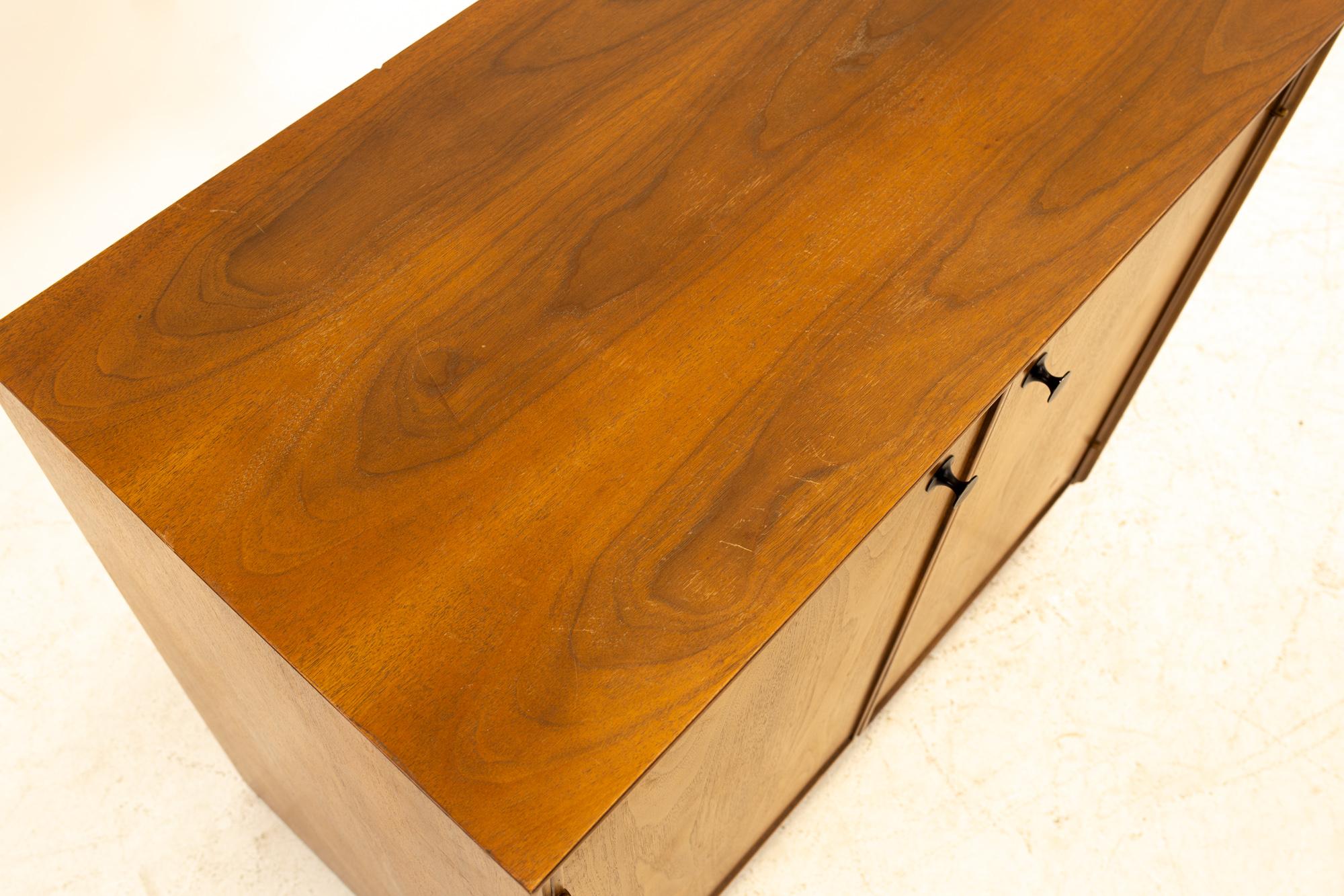 Nelson Style American of Martinsville Walnut Bar Record