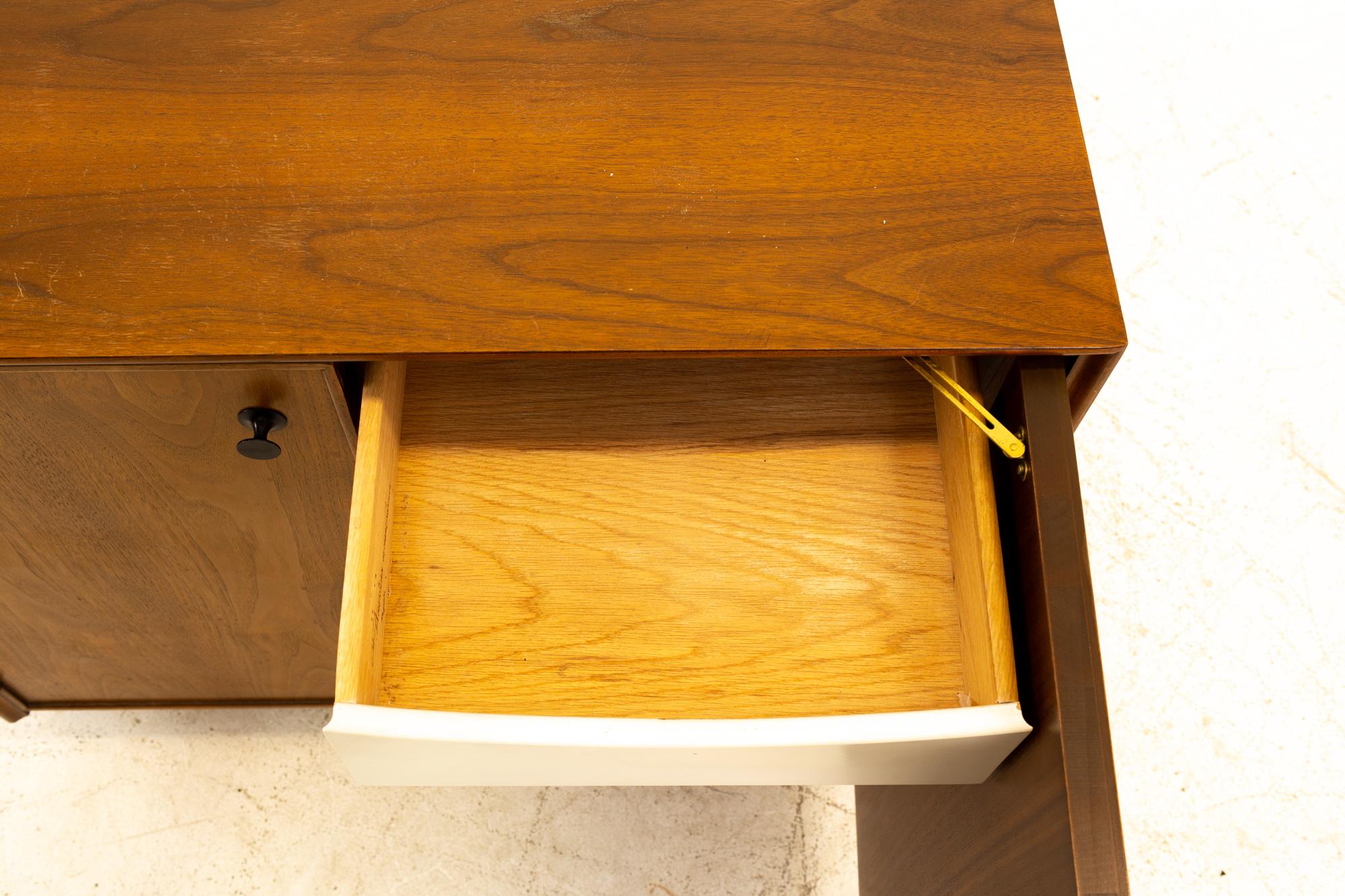 Nelson Style American of Martinsville Walnut Bar Record