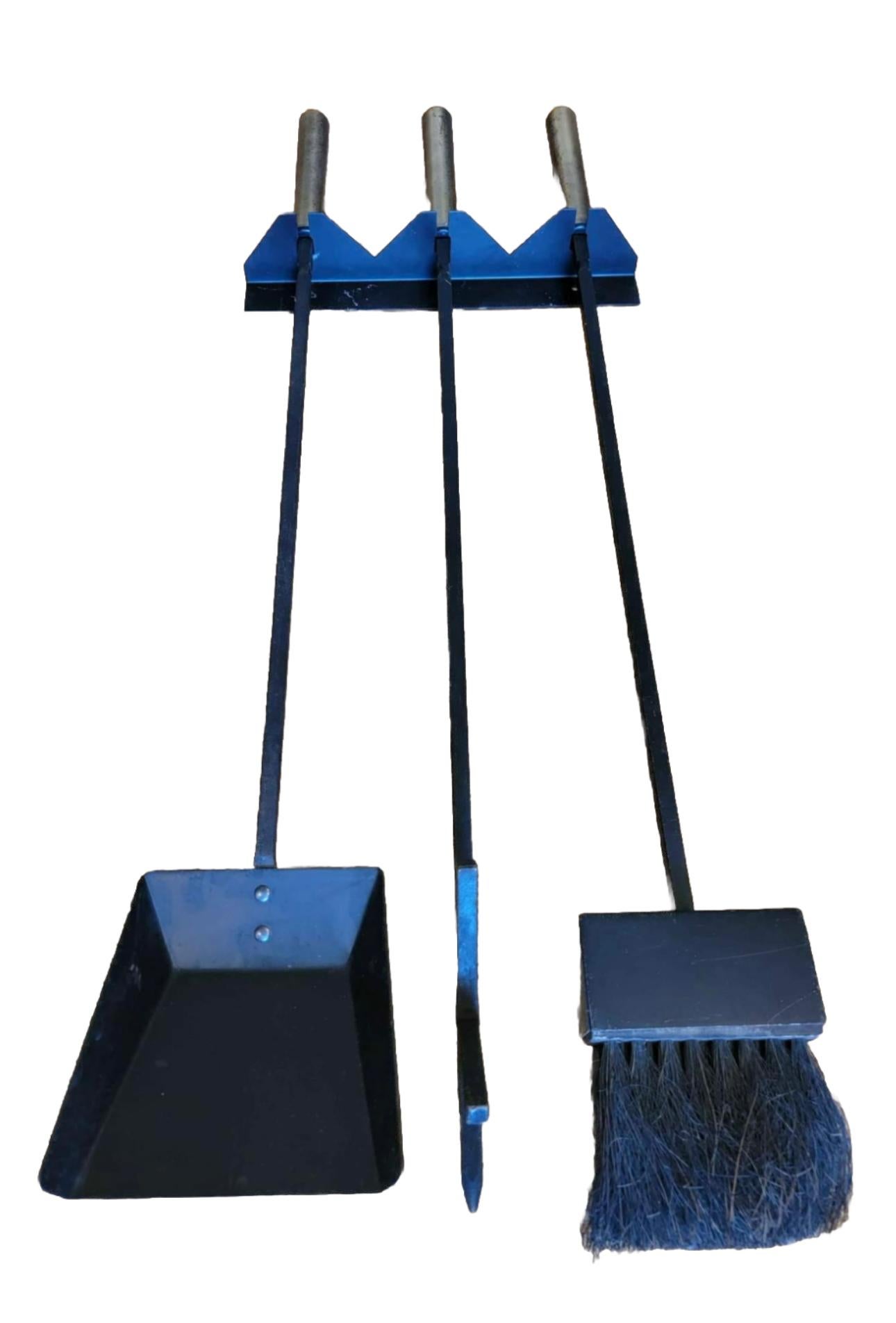 Américain Outils de cheminée muraux en fer et laiton de style George Nelson en vente