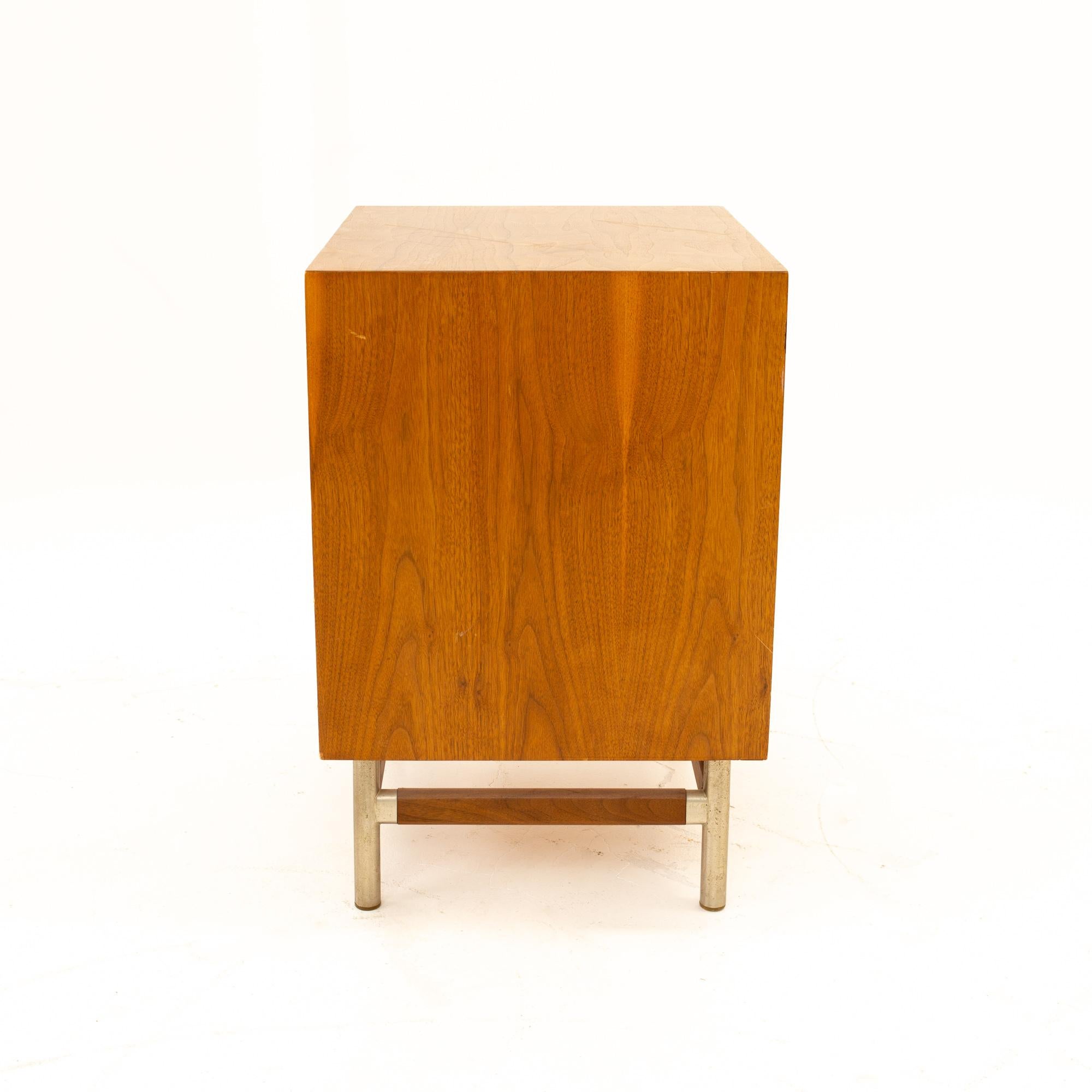 kroehler nightstand