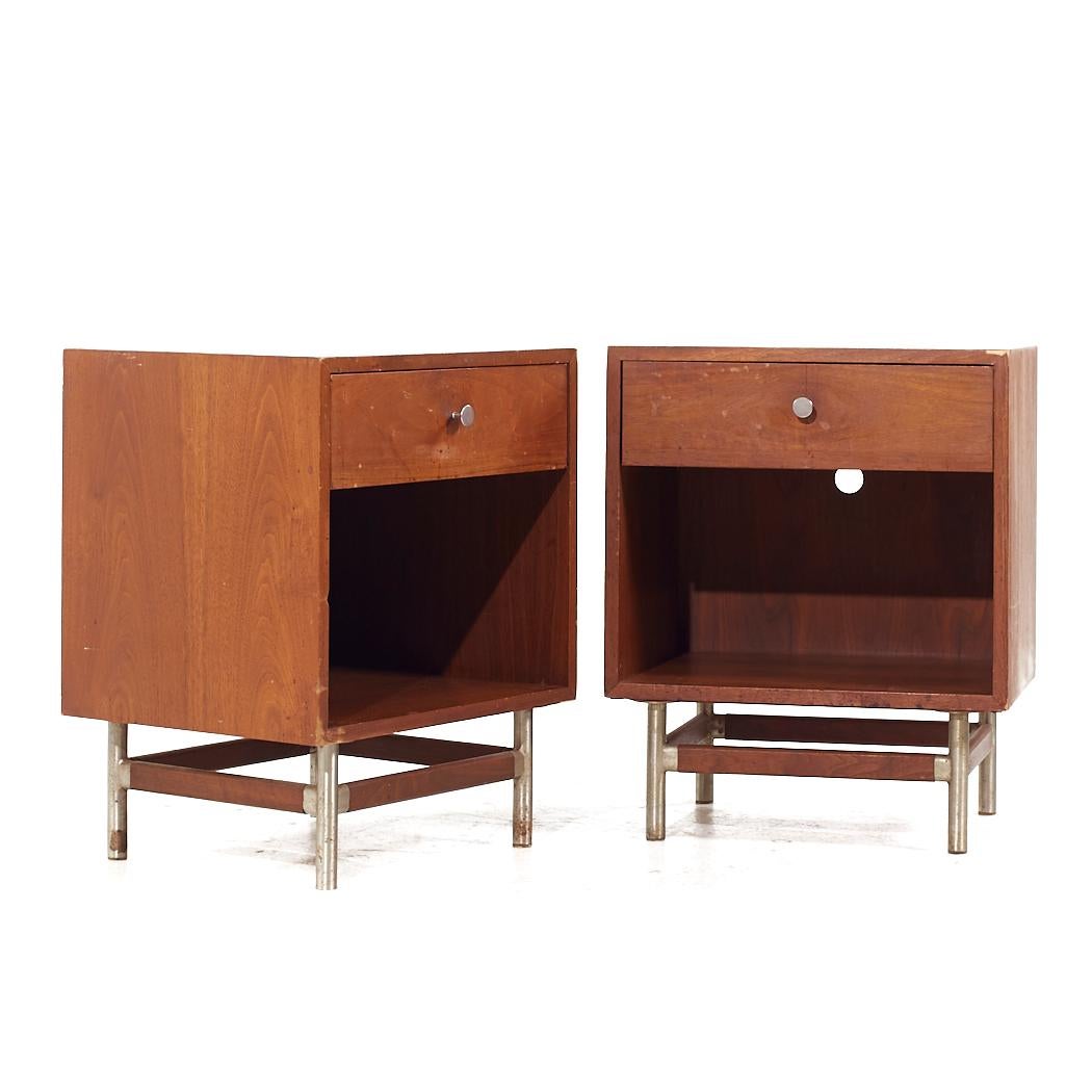 George Nelson Style Kroehler Signature Series Mid Century Nightstands - Pair

Each nightstand measures: 20 wide x 16 deep x 24.75 inches high

All pieces of furniture can be had in what we call restored vintage condition. That means the piece is