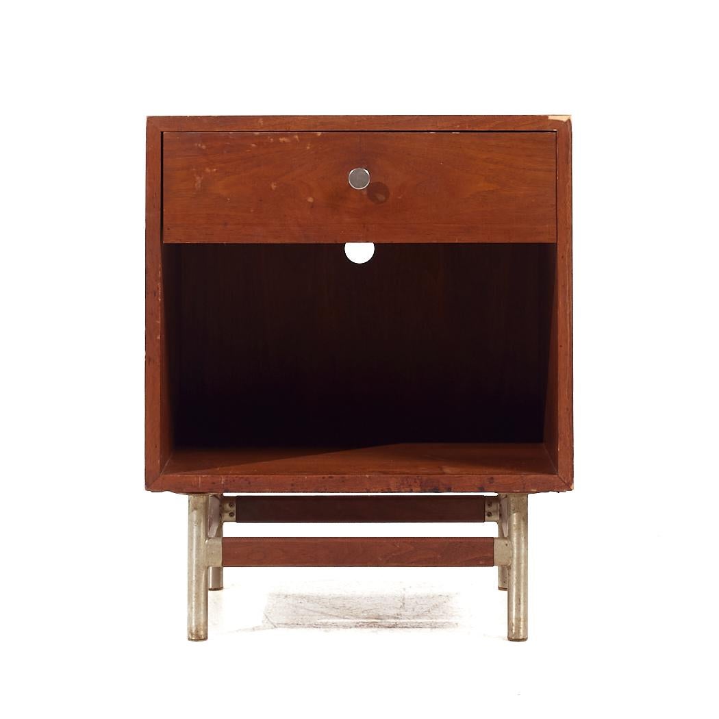 George Nelson Style Kroehler Signature Series Mid Century Nightstands - Pair In Good Condition For Sale In Countryside, IL