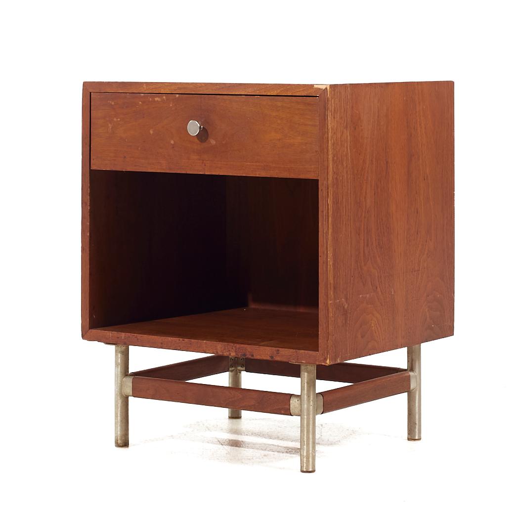George Nelson Style Kroehler Signature Series Mid Century Nightstands - Pair In Good Condition For Sale In Countryside, IL