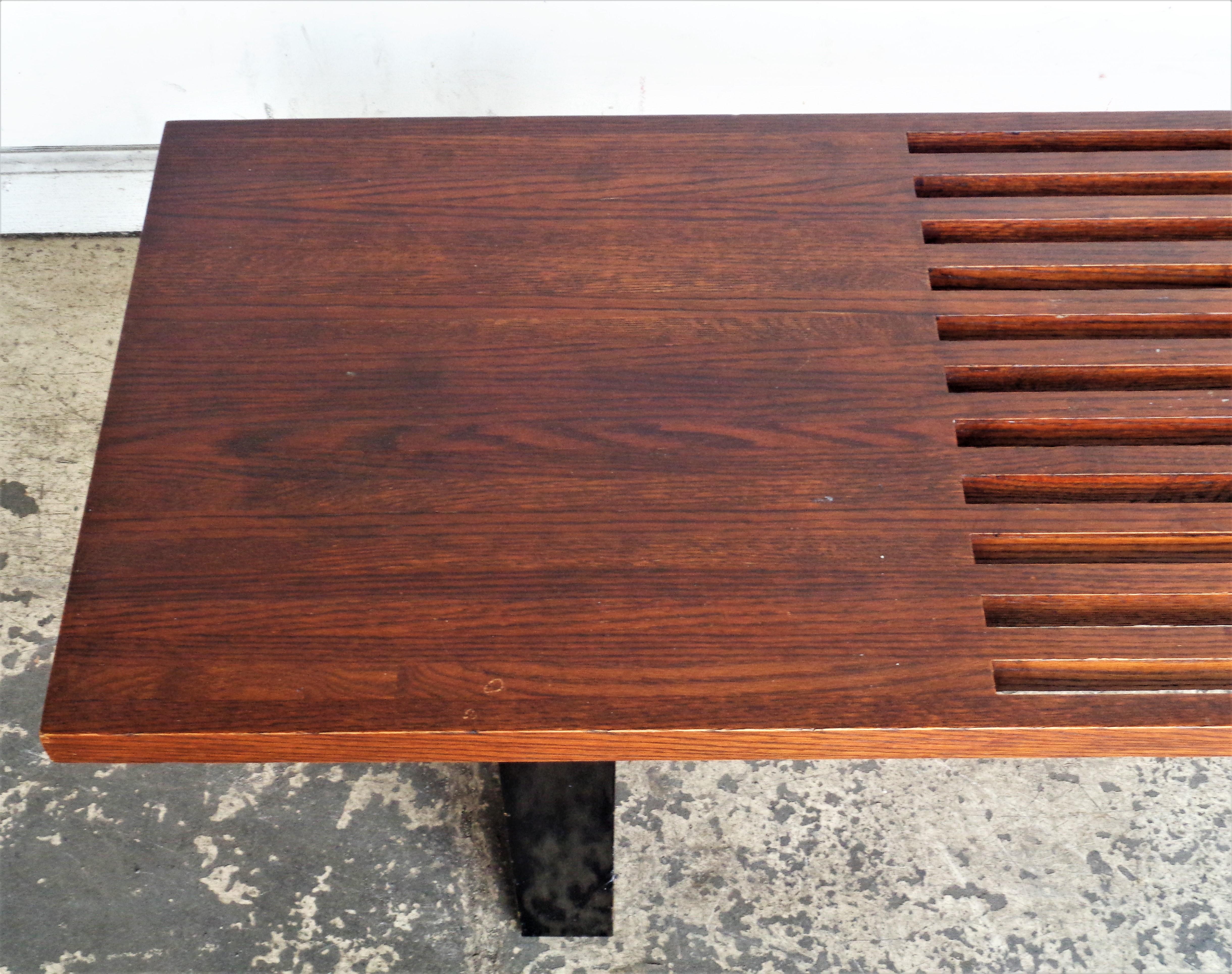 Slatted wood platform bench / low table in the style of George Nelson for Herman Miller. All original condition with nicely aged finish to grained oak top and ebonized legs. Circa 1950-1960. Look at pictures and read condition report in comment