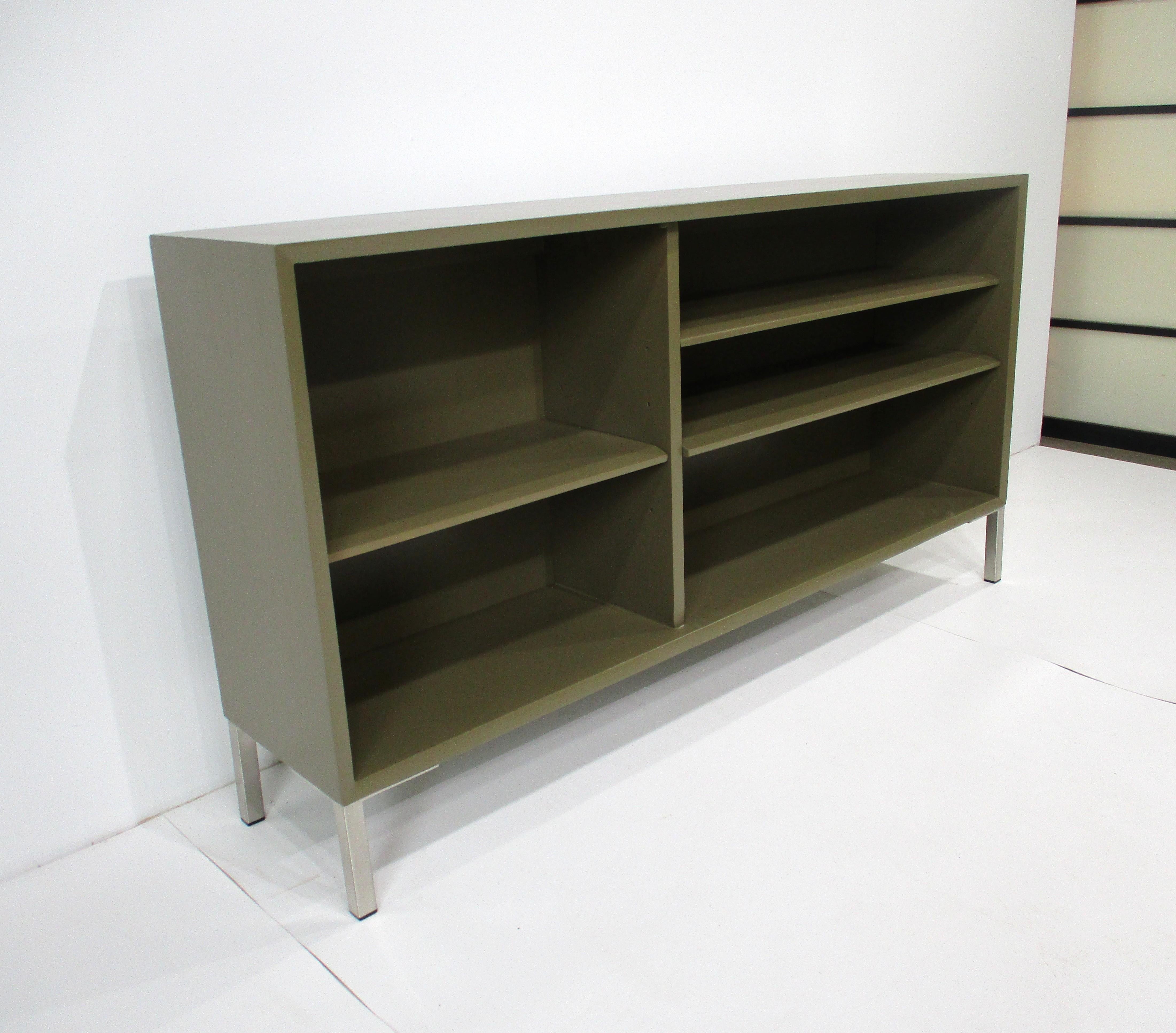 George Nelson Styled Mid Century Bookcase Moderno de mediados de siglo en venta