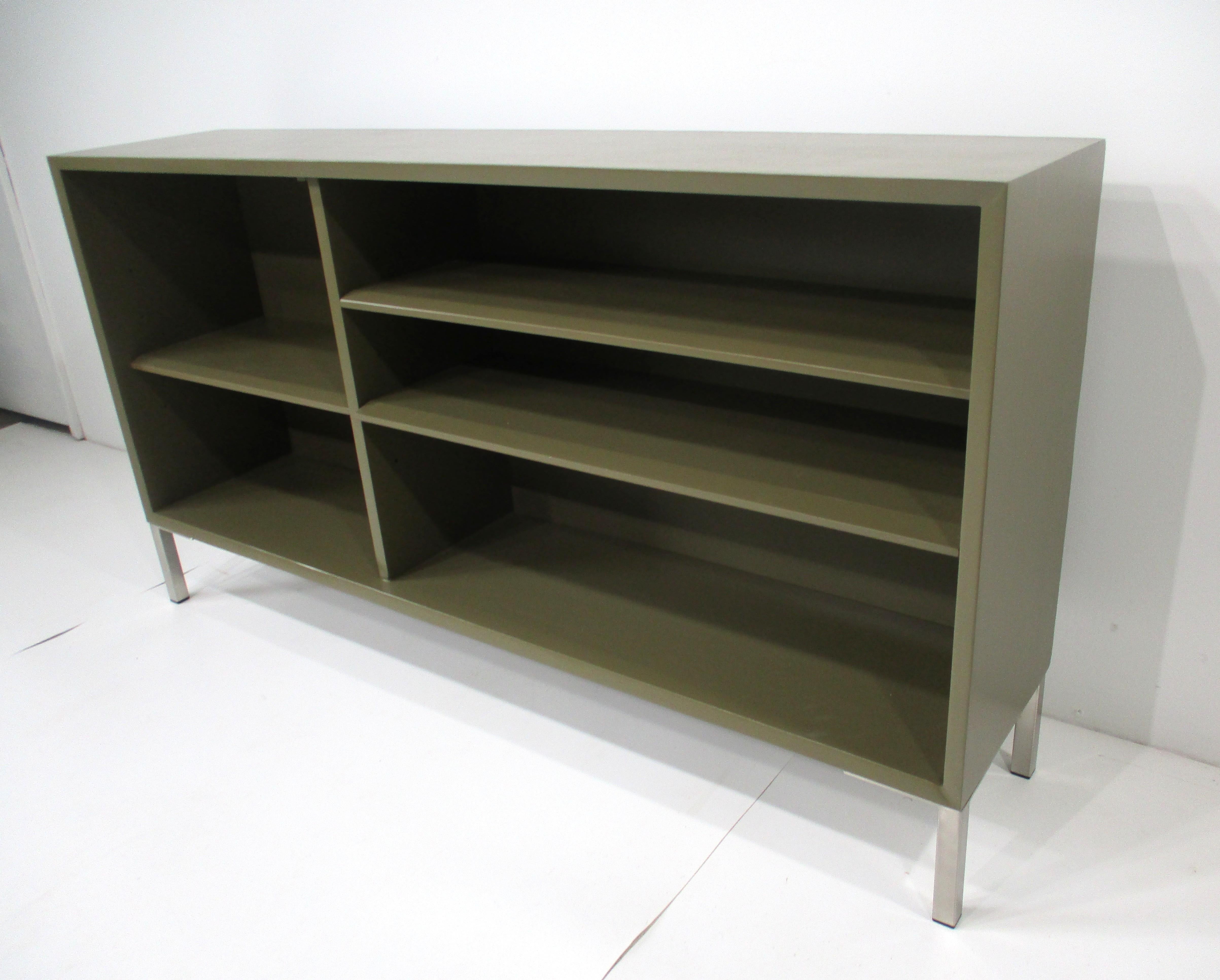 George Nelson Styled Mid Century Bookcase Estadounidense en venta