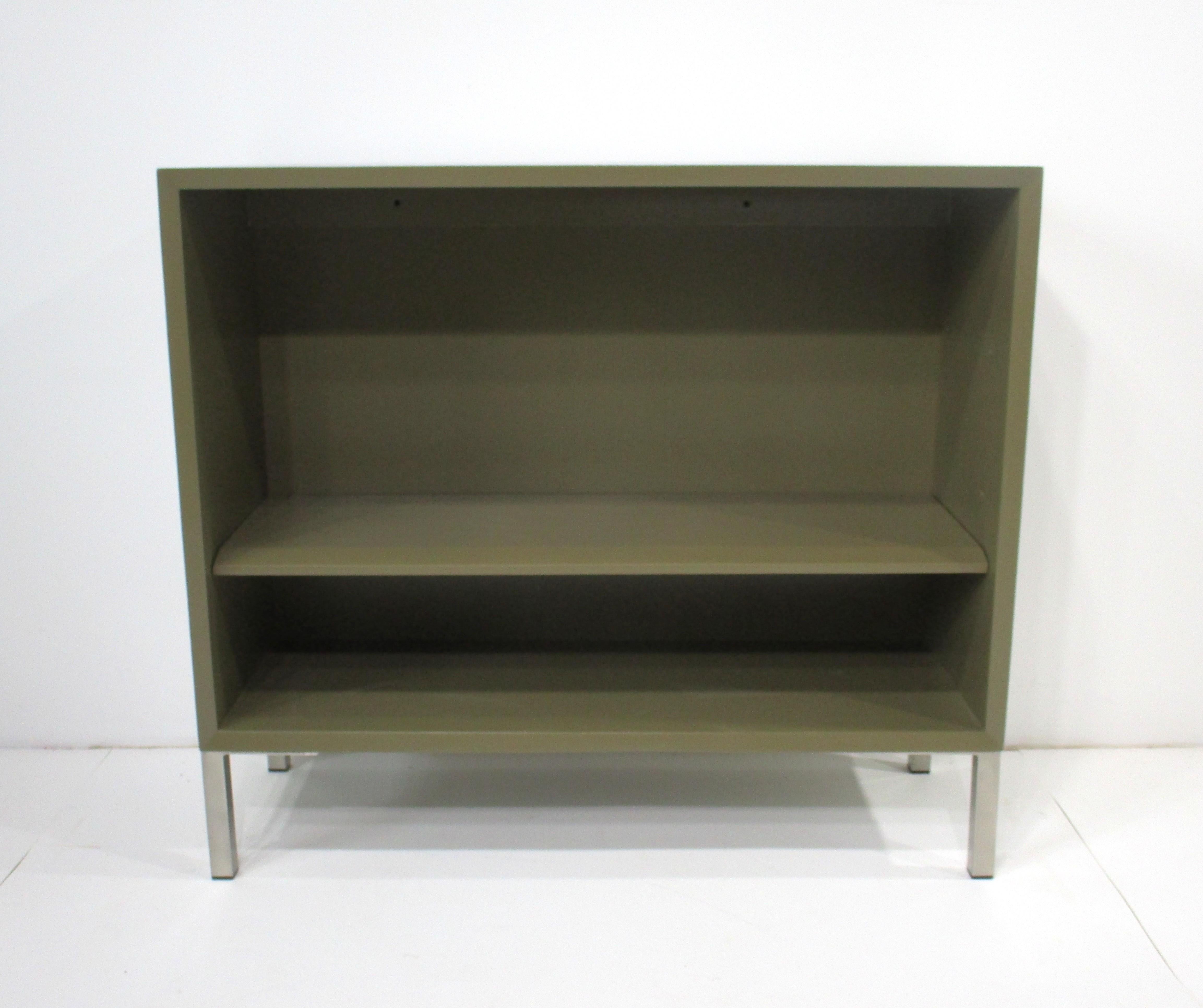 George Nelson Styled Mid Century Bookcase Estadounidense en venta