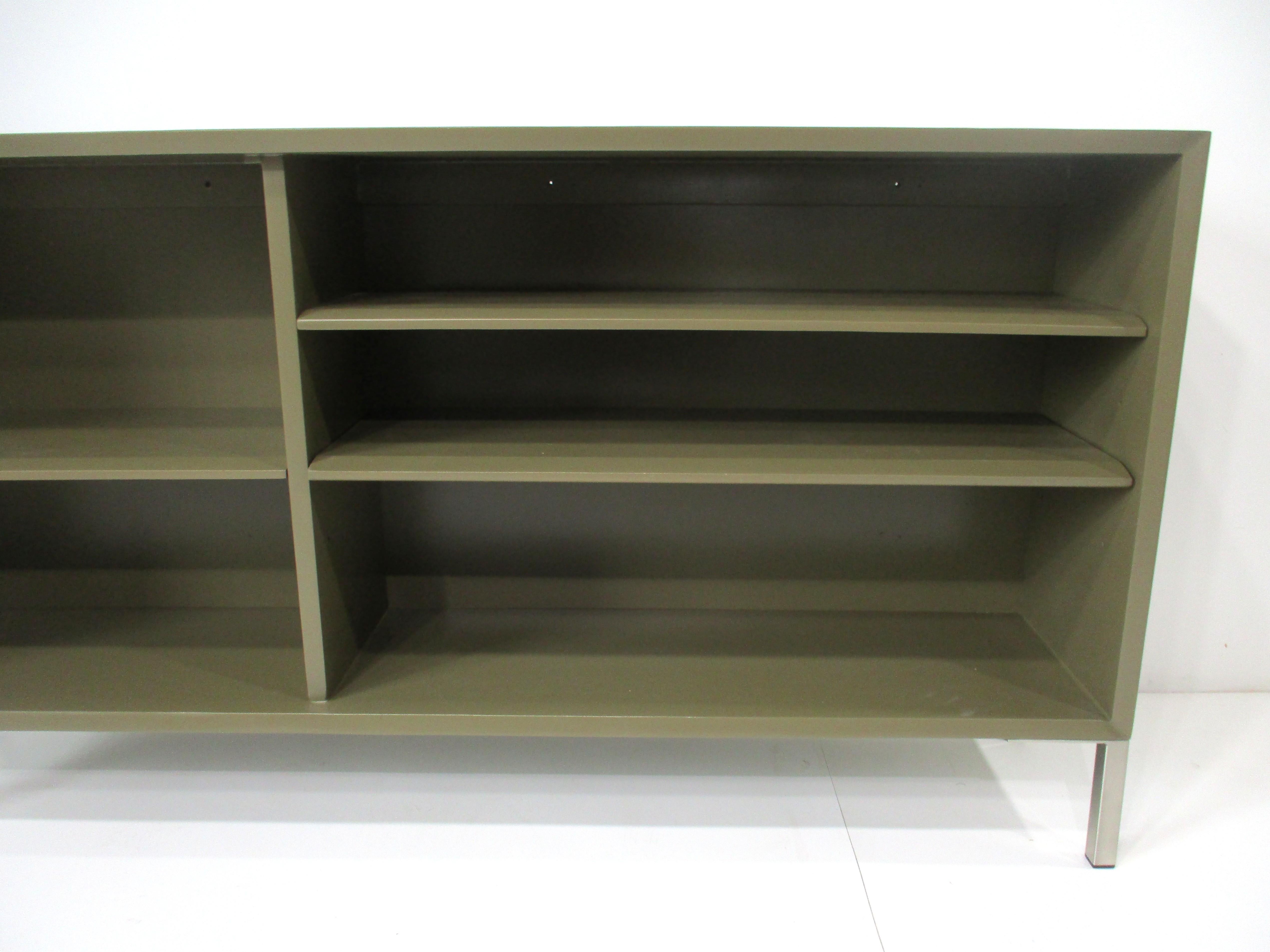 George Nelson Styled Mid Century Bookcase siglo XX en venta