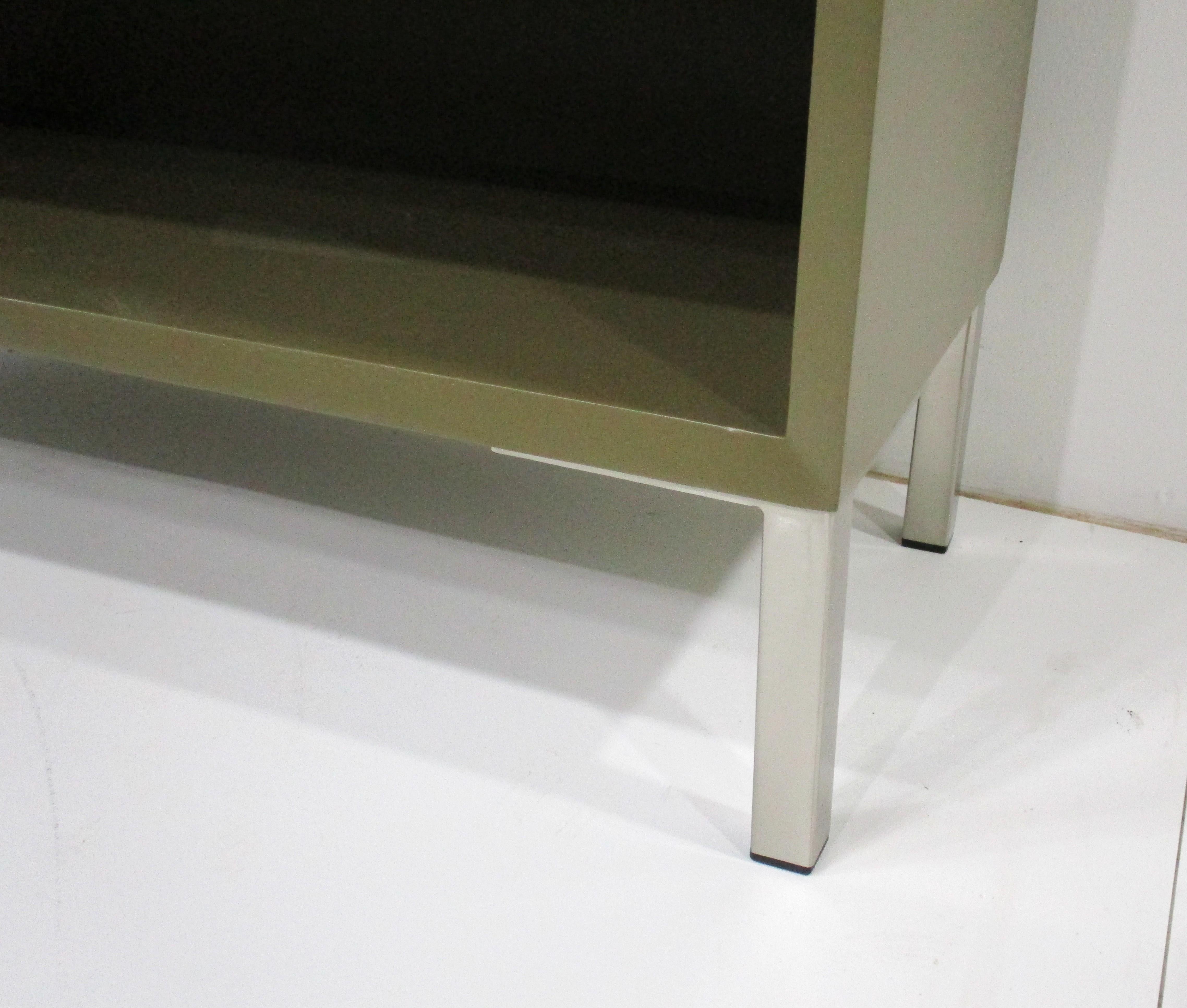 George Nelson Styled Mid Century Bookcase siglo XX en venta