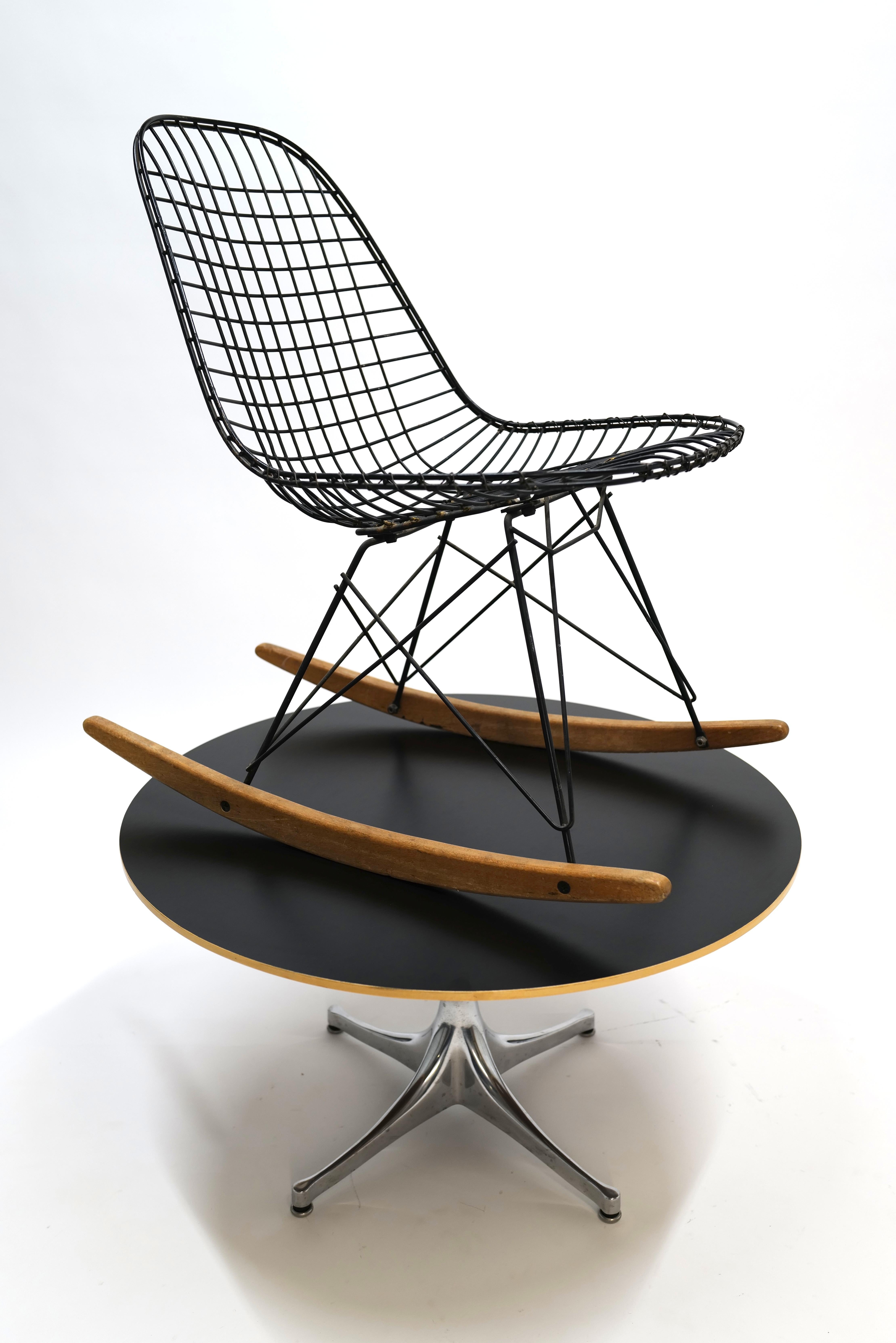 Cocktailtisch mit Swag-Beinen von George Nelson für Herman Miller im Angebot 2