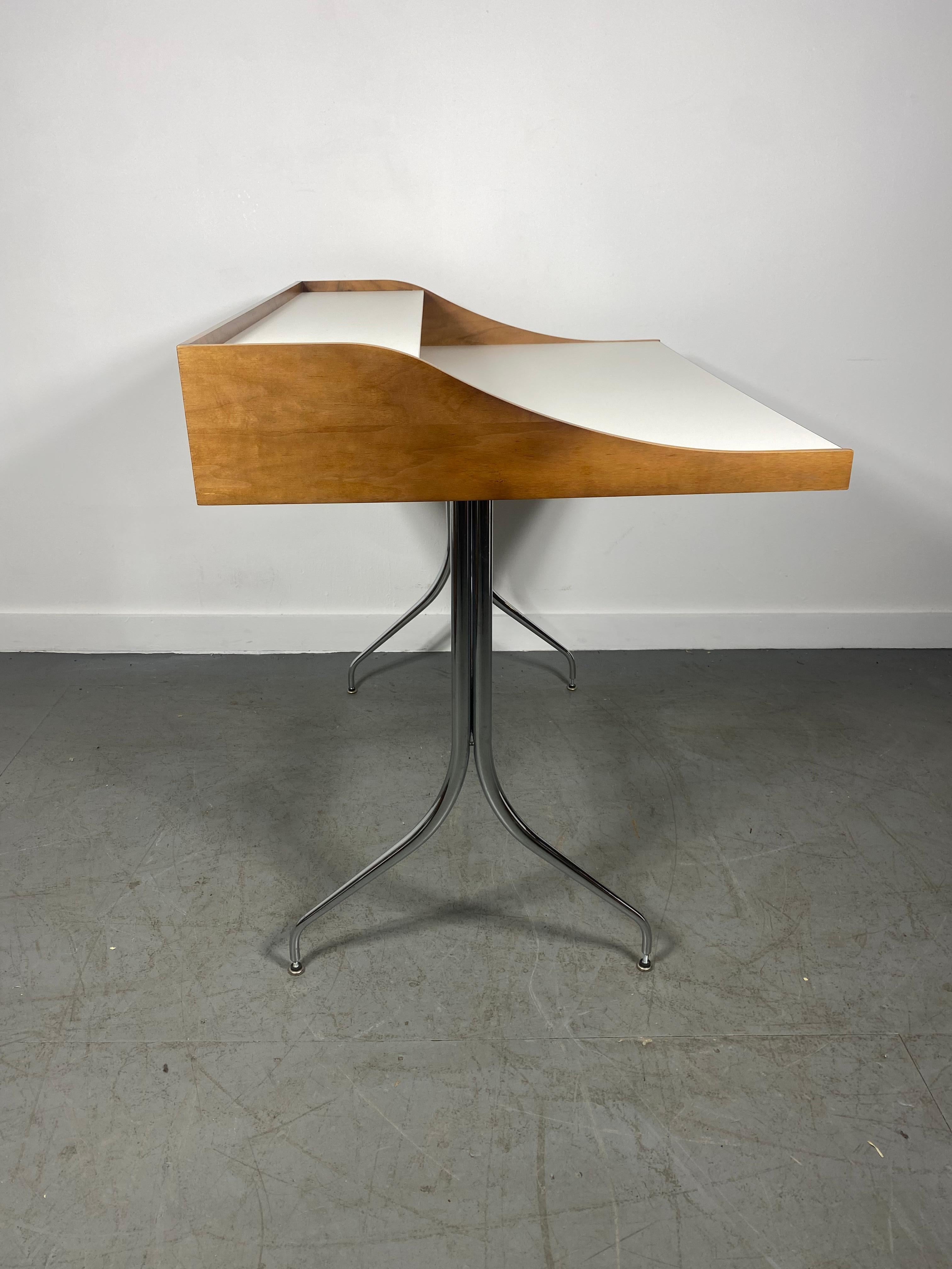 George Nelson Swag Leg Desk Classic Midcentury Design, / Herman Miller In Excellent Condition In Buffalo, NY