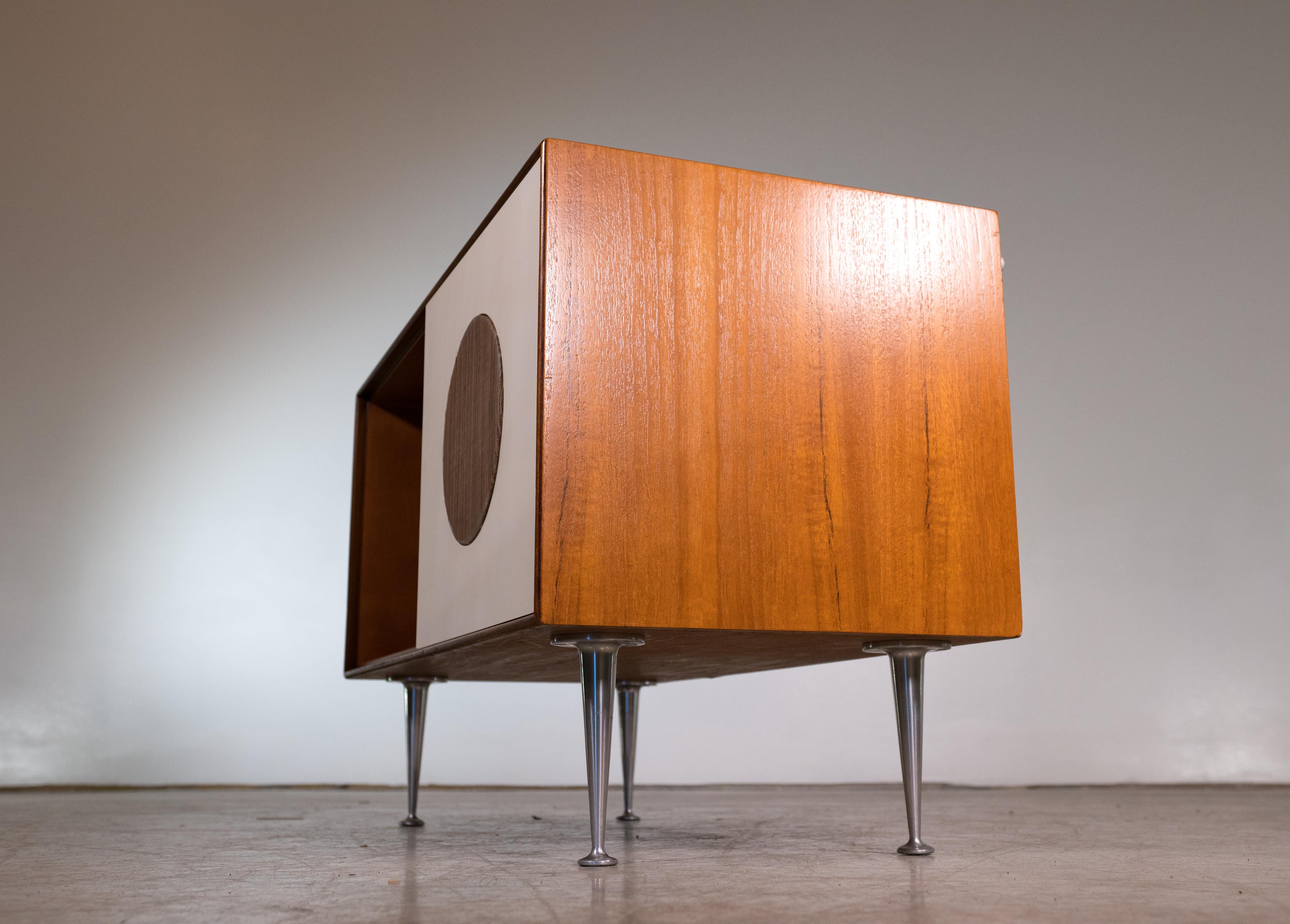 stereo credenza