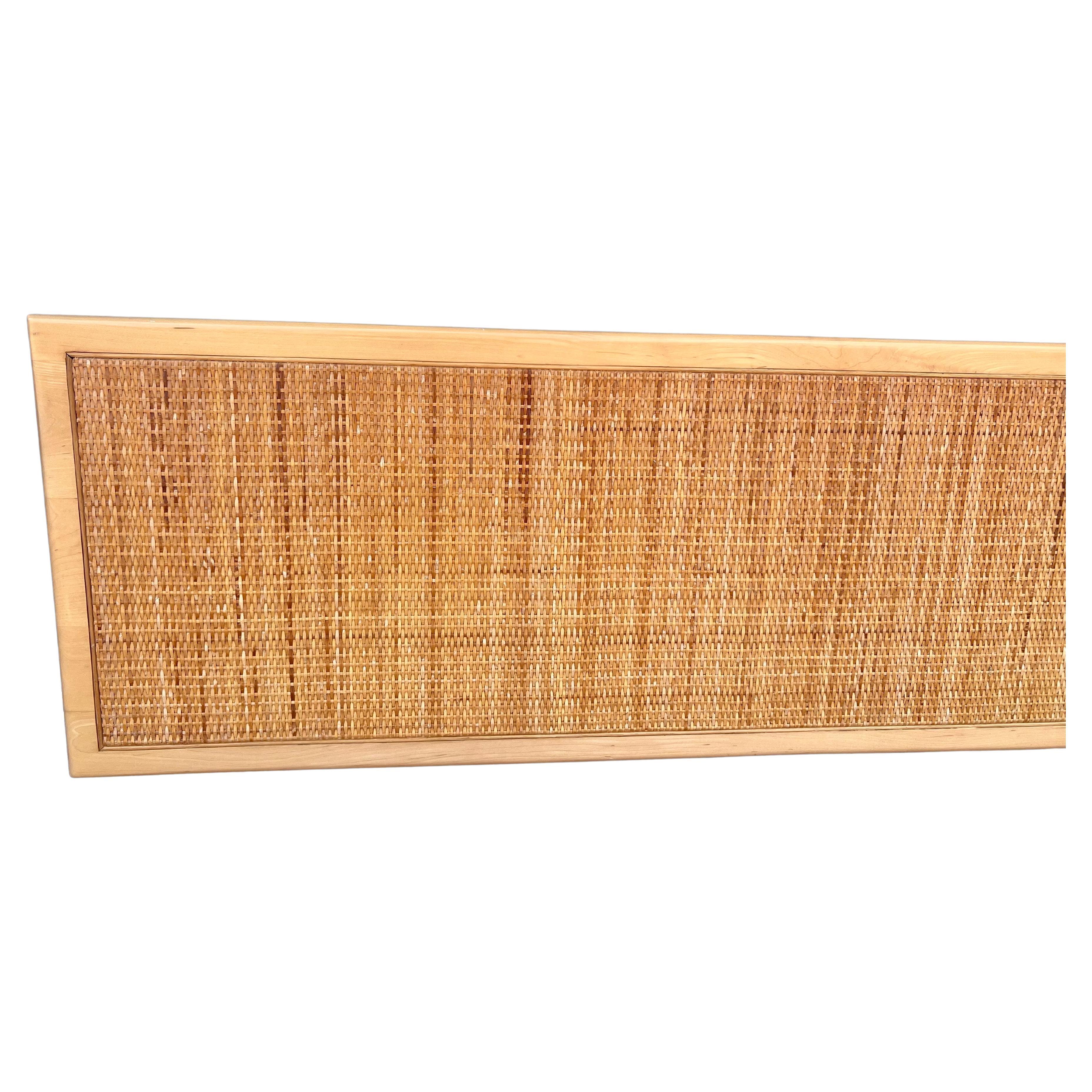 Superbe tête de lit flottante conçue par Nelson pour Herman Miller, facile à accrocher au mur, design simple et élégant, en parfait état d'origine.