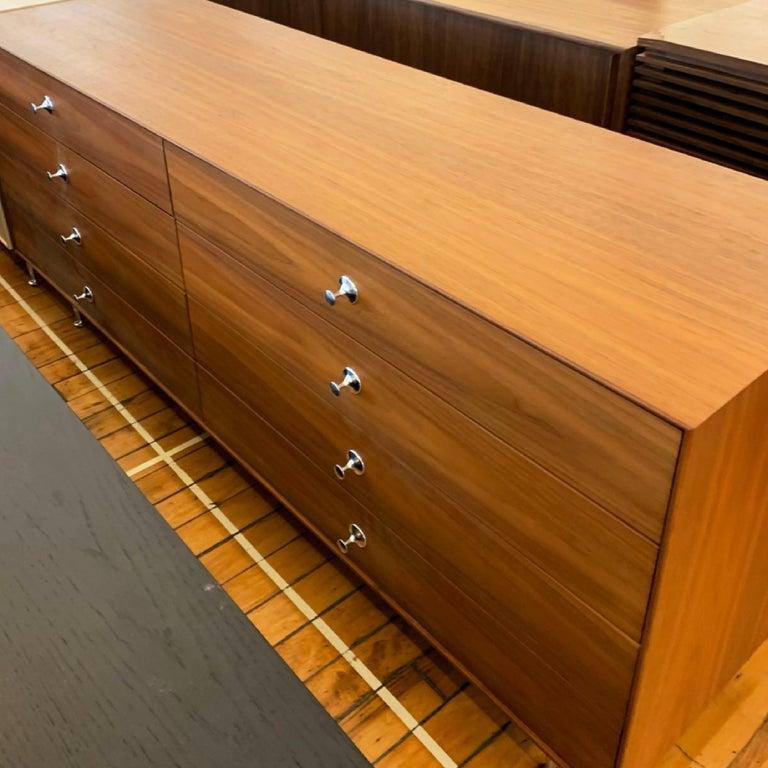 George Nelson Thin Edge Group Double Dresser, Walnut, Herman Miller, 2017, USA. Bon état - En vente à Brooklyn, NY