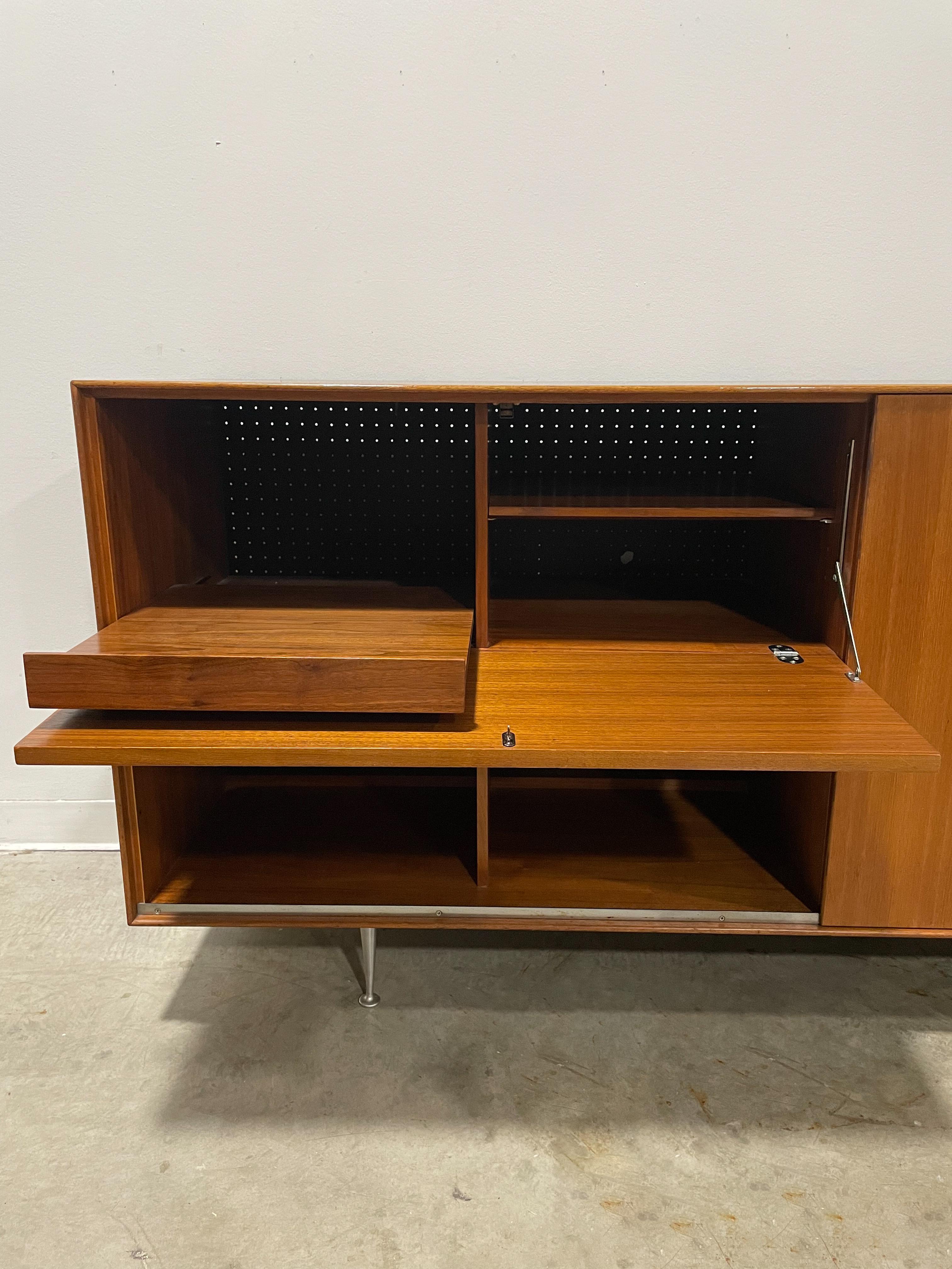 George Nelson Thin Edge Record Player Cabinet In Good Condition In Kalamazoo, MI