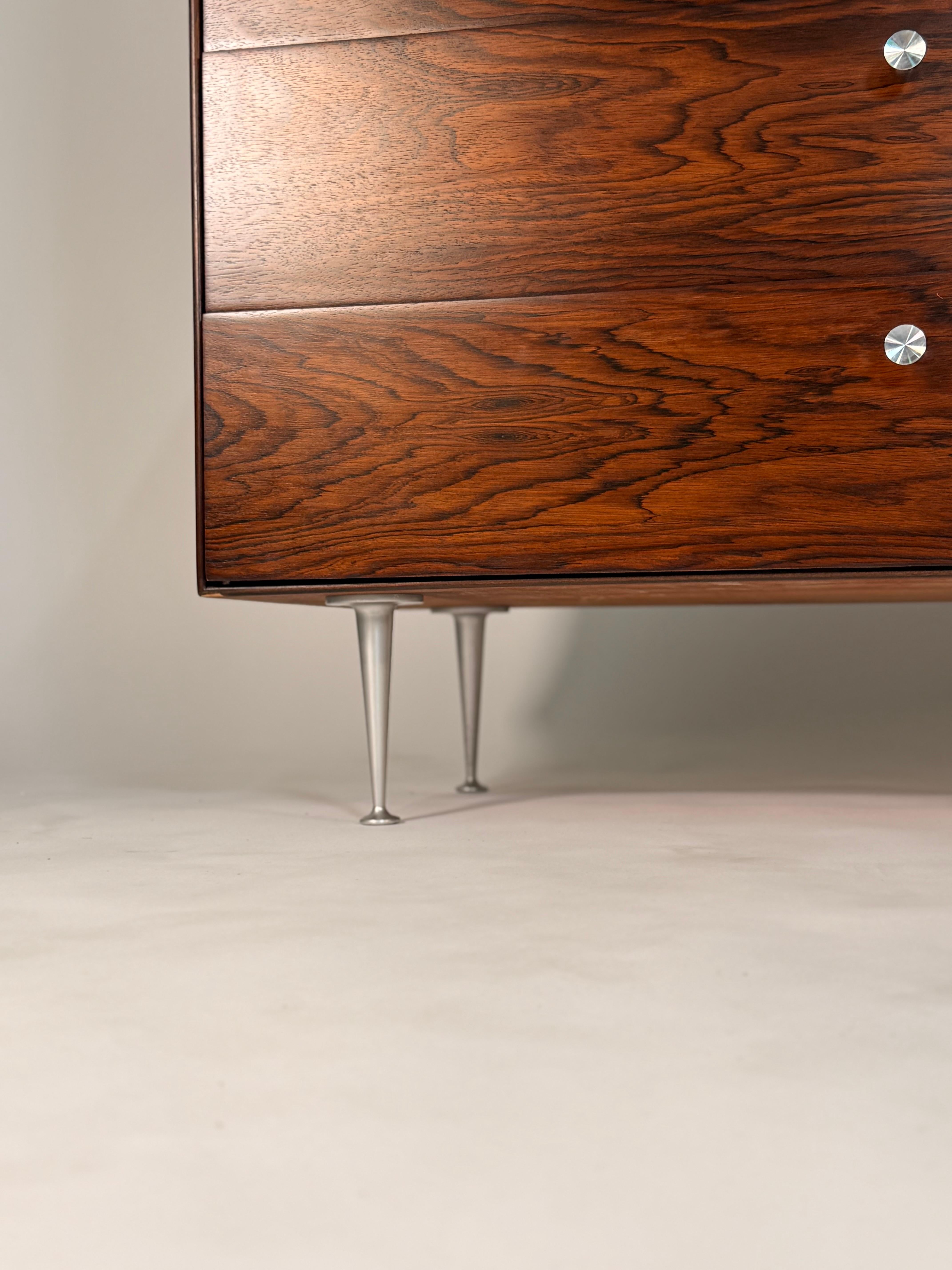 Cómoda alta George Nelson de borde fino en palisandro de Herman Miller Moderno de mediados de siglo en venta