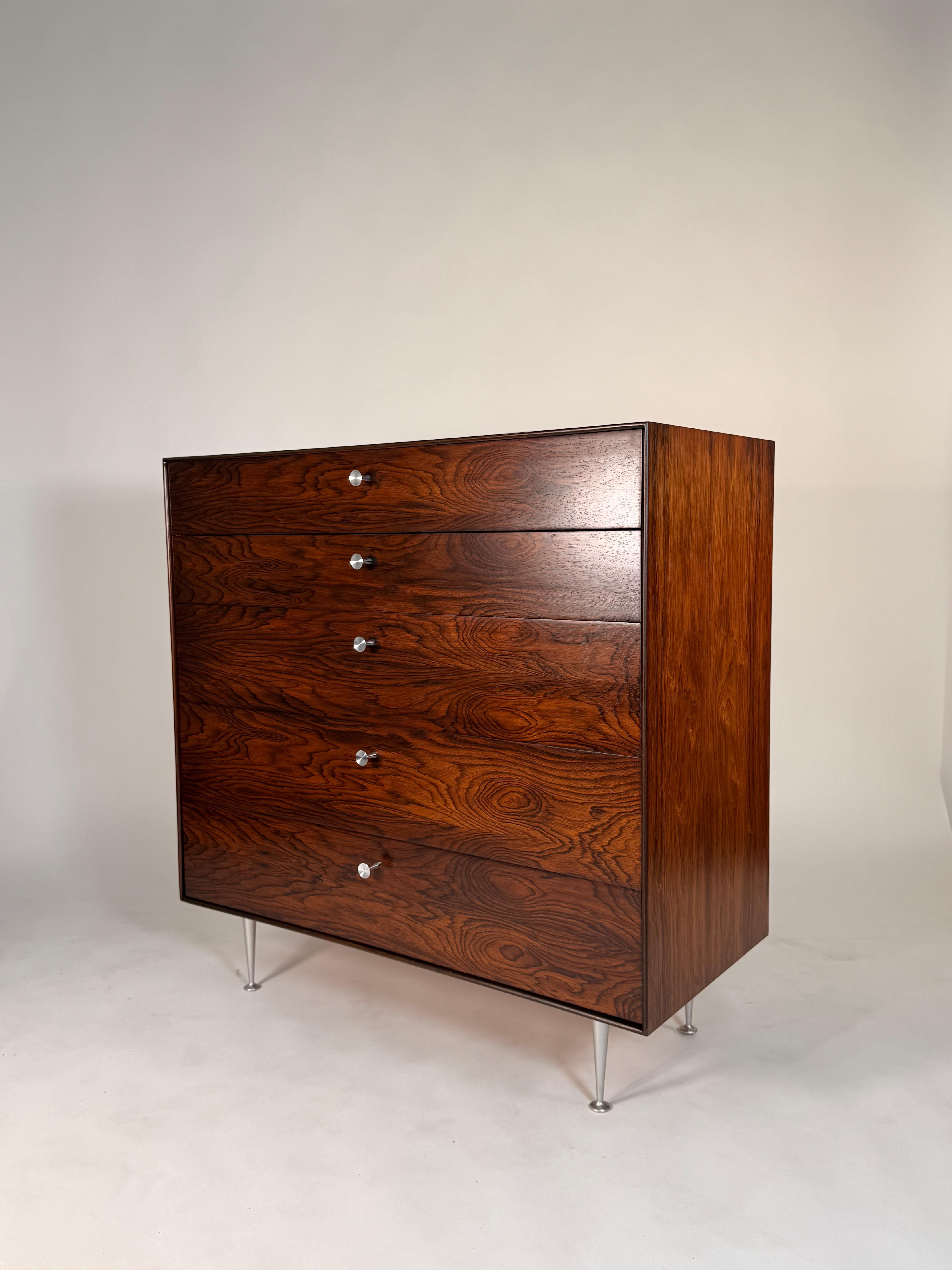 Cómoda alta George Nelson de borde fino en palisandro de Herman Miller en Bueno estado para la venta en San Diego, CA