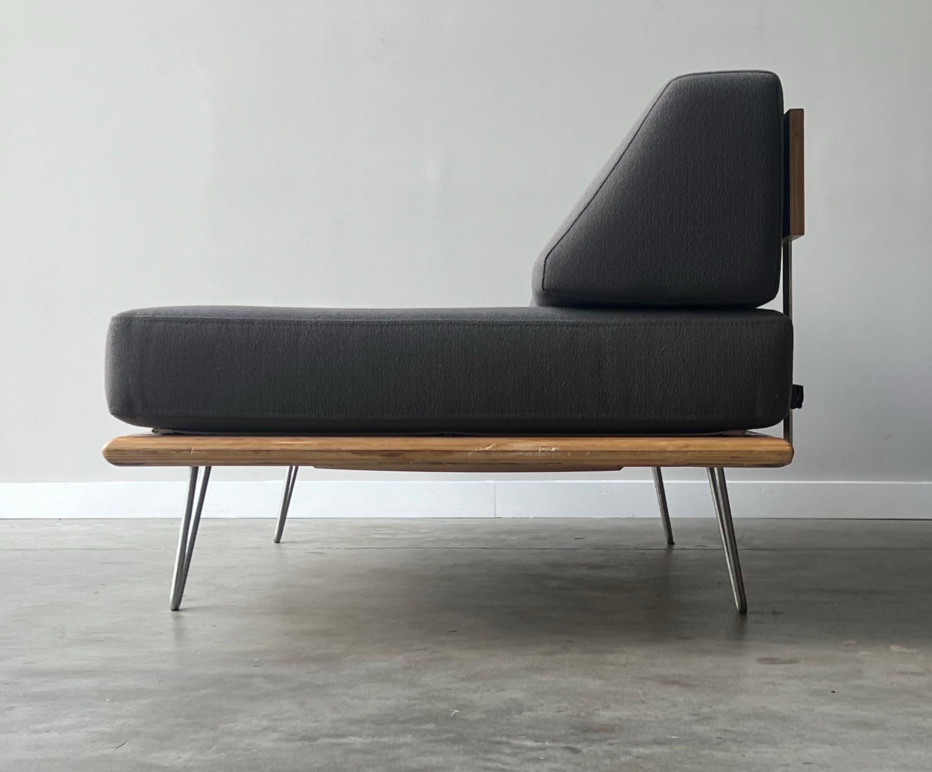 George Nelson V-Leg Daybed Sofa by Modernica In Good Condition In Raleigh, NC