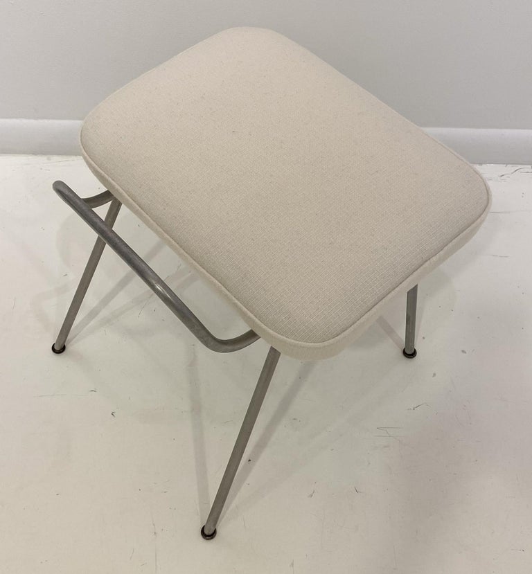 George Nelson Vanity Stool for Herman Miller In Good Condition For Sale In New York, NY