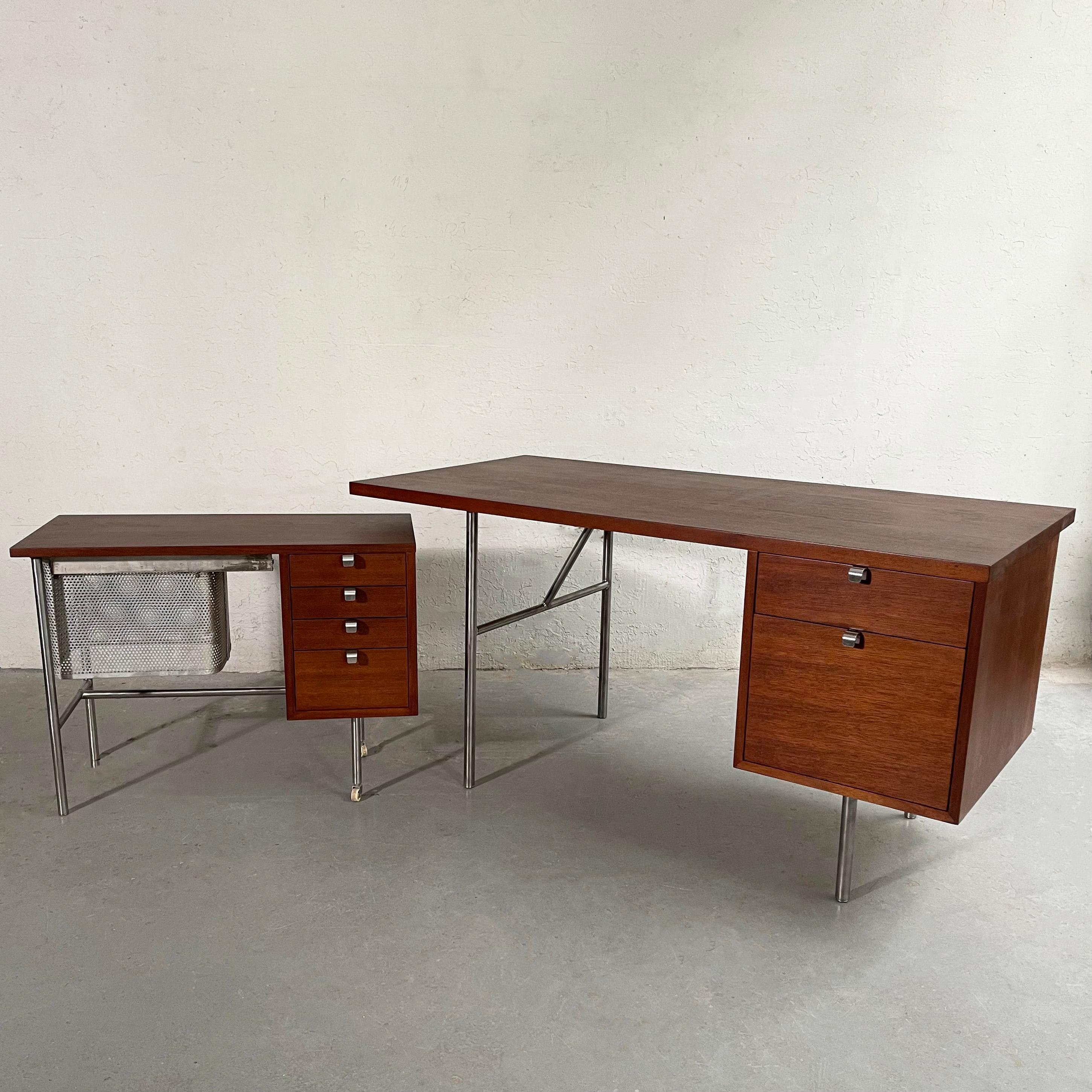 Bureau de direction et de machine à écrire George Nelson en noyer Bon état - En vente à Brooklyn, NY