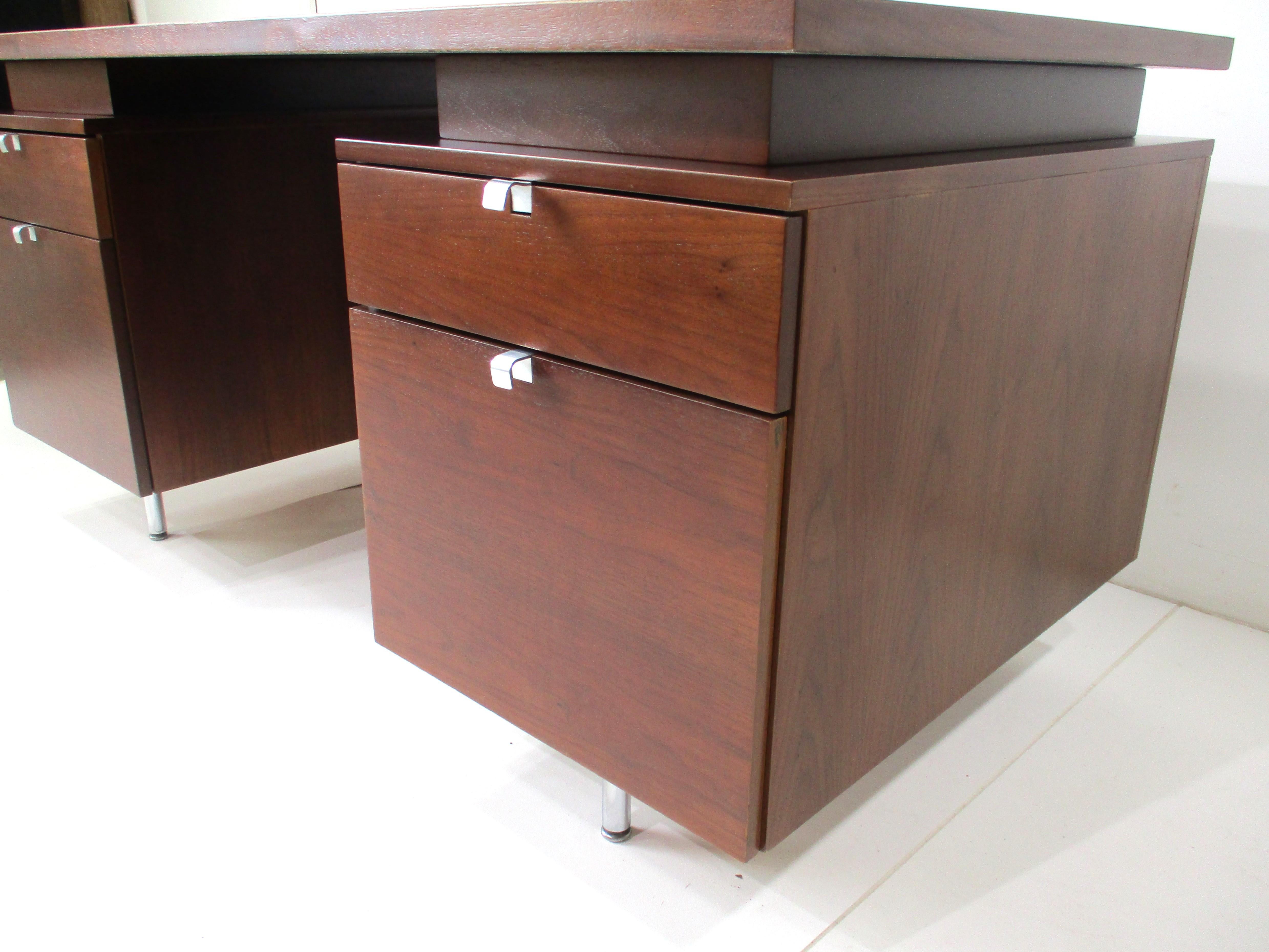 George Nelson Walnut Executive Desk by Herman Miller   In Good Condition In Cincinnati, OH