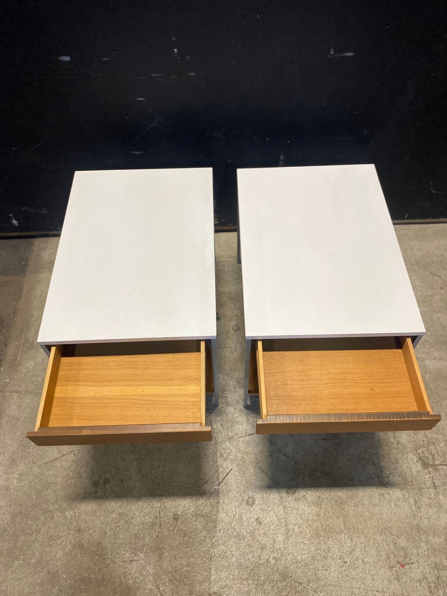 Noce George Nelson Walnut Nightstands with White Laminate tops in vendita