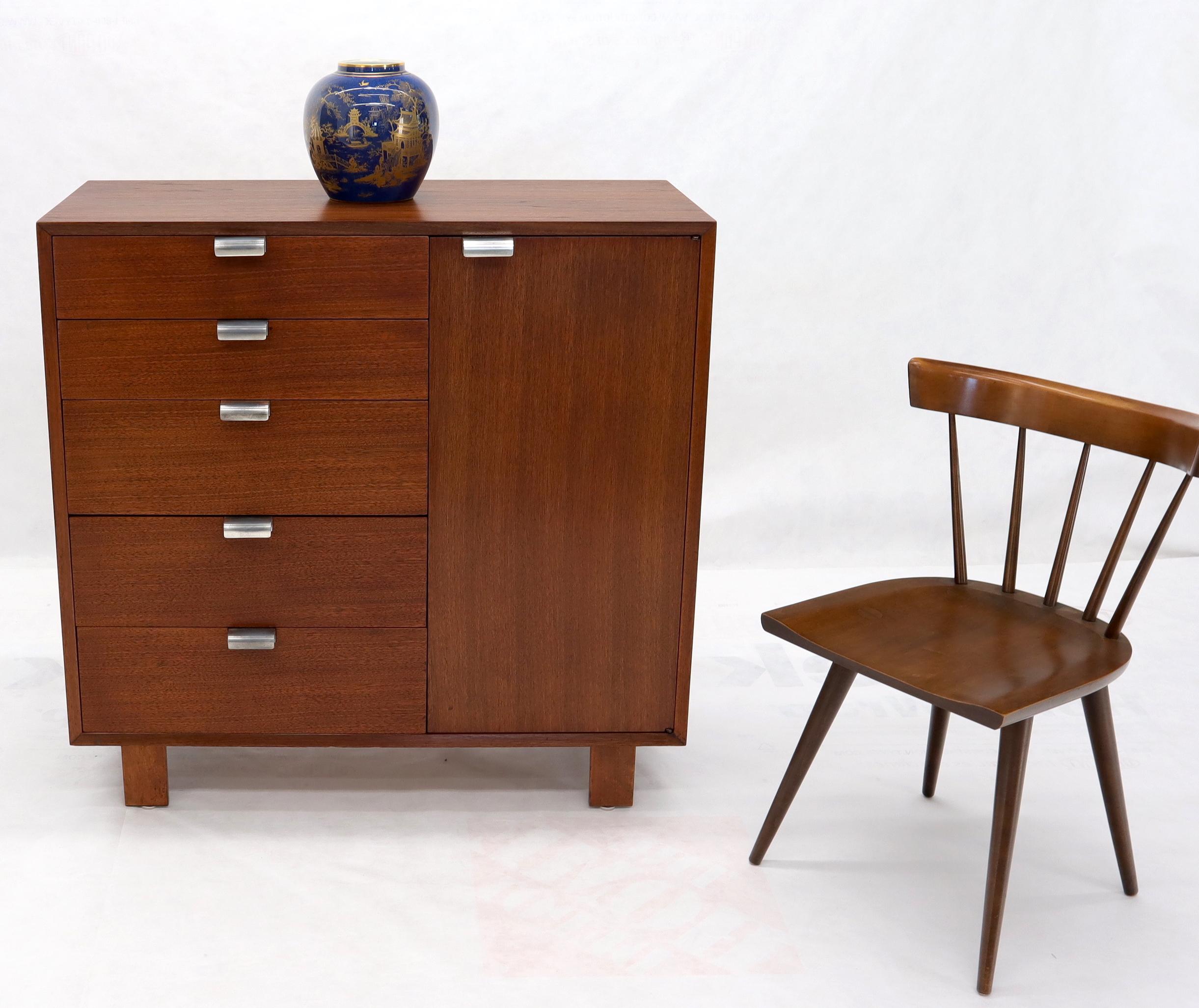 Mid-Century Modern George Nelson Walnut One-Door 5 Drawers Gentleman's High Chest Dresser Cabinet en vente