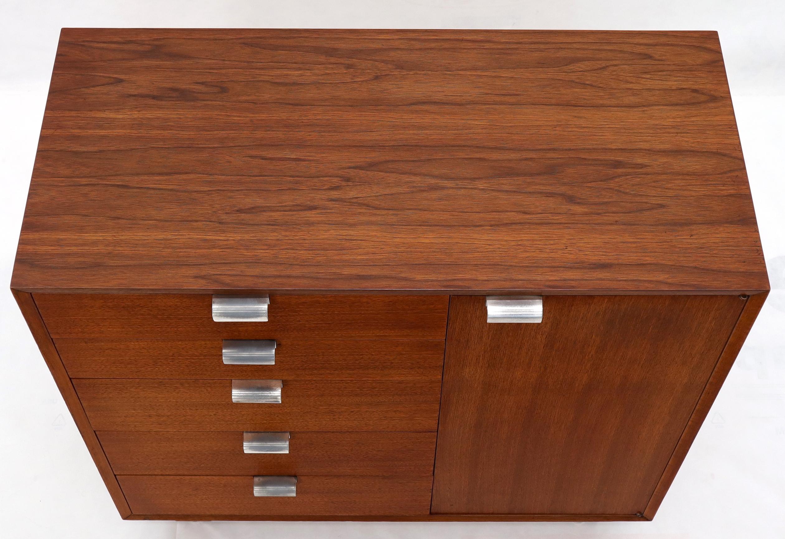 George Nelson Walnut One-Door 5 Drawers Gentleman's High Chest Dresser Cabinet Excellent état - En vente à Rockaway, NJ