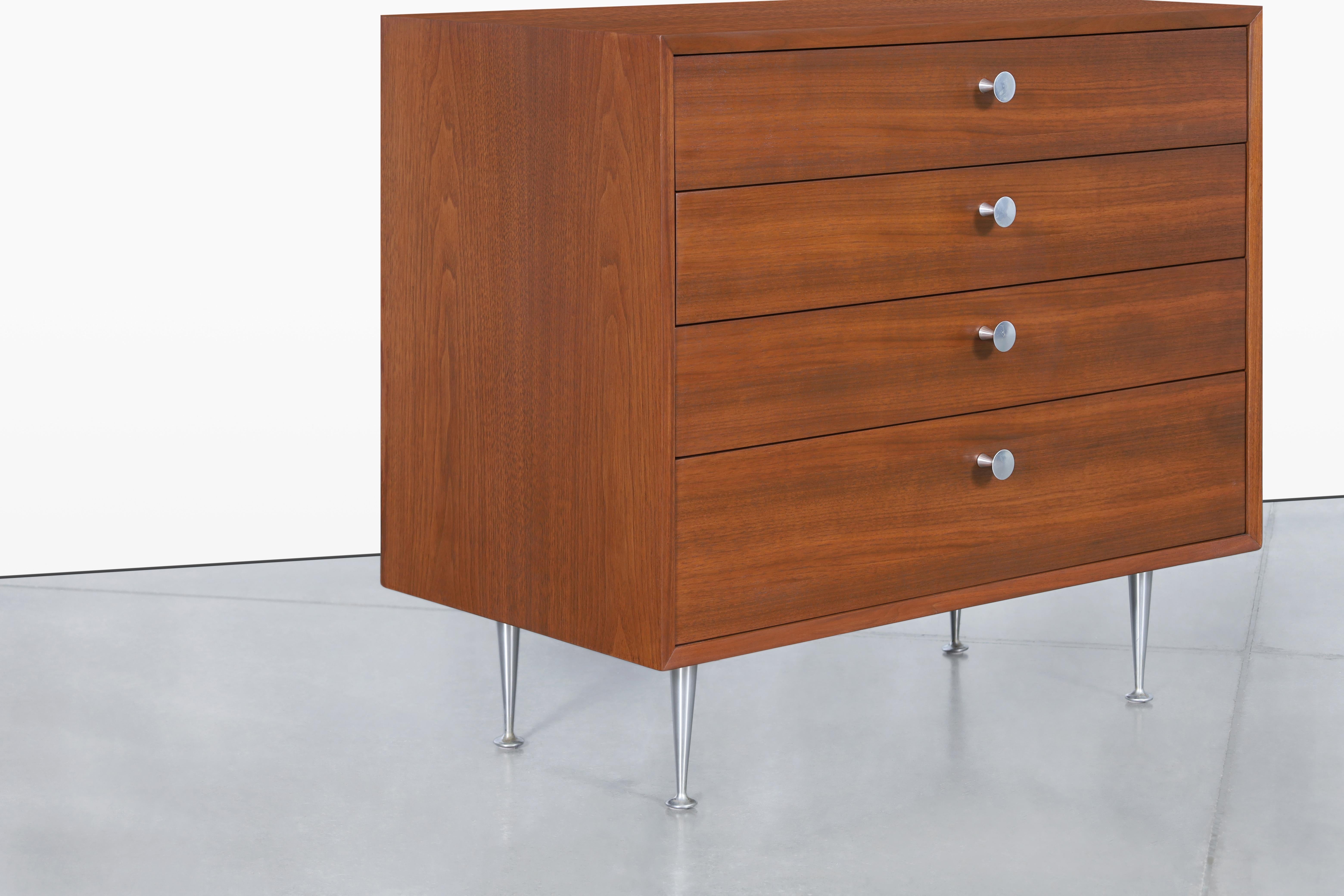 Cómoda de borde fino de nogal George Nelson para Herman Miller Moderno de mediados de siglo en venta
