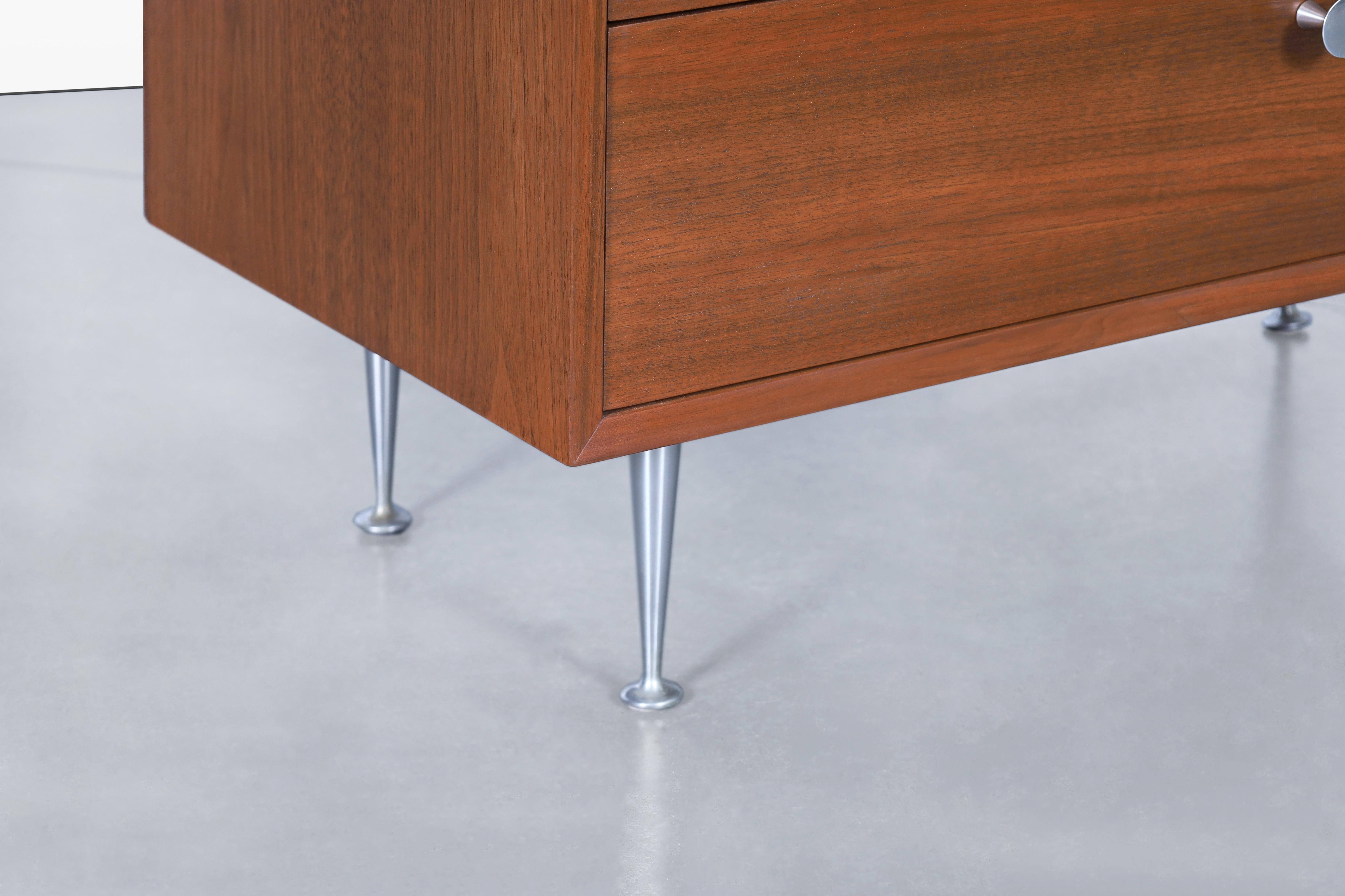 Cómoda de borde fino de nogal George Nelson para Herman Miller Estadounidense en venta