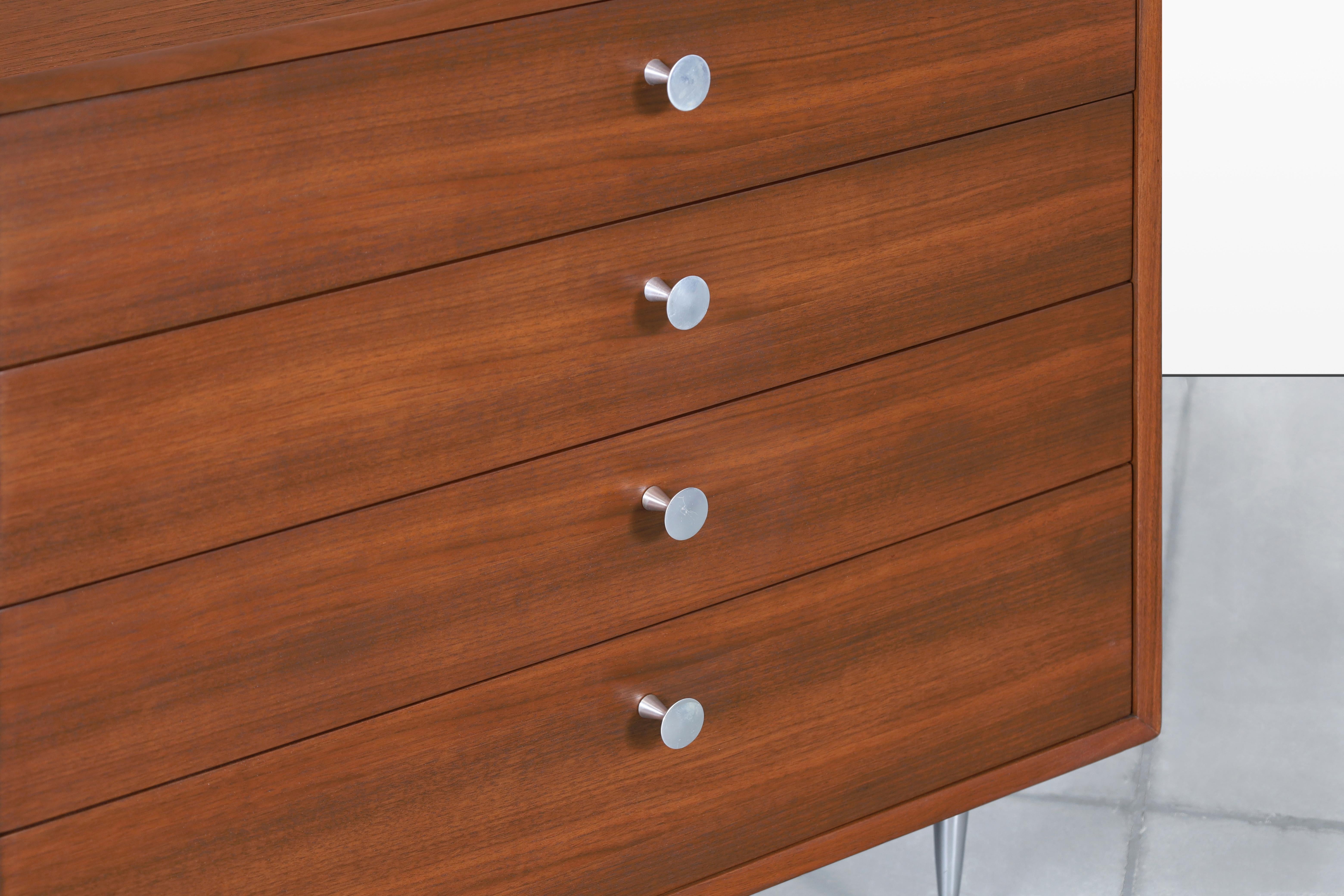 Cómoda de borde fino de nogal George Nelson para Herman Miller en Excelente estado para la venta en North Hollywood, CA