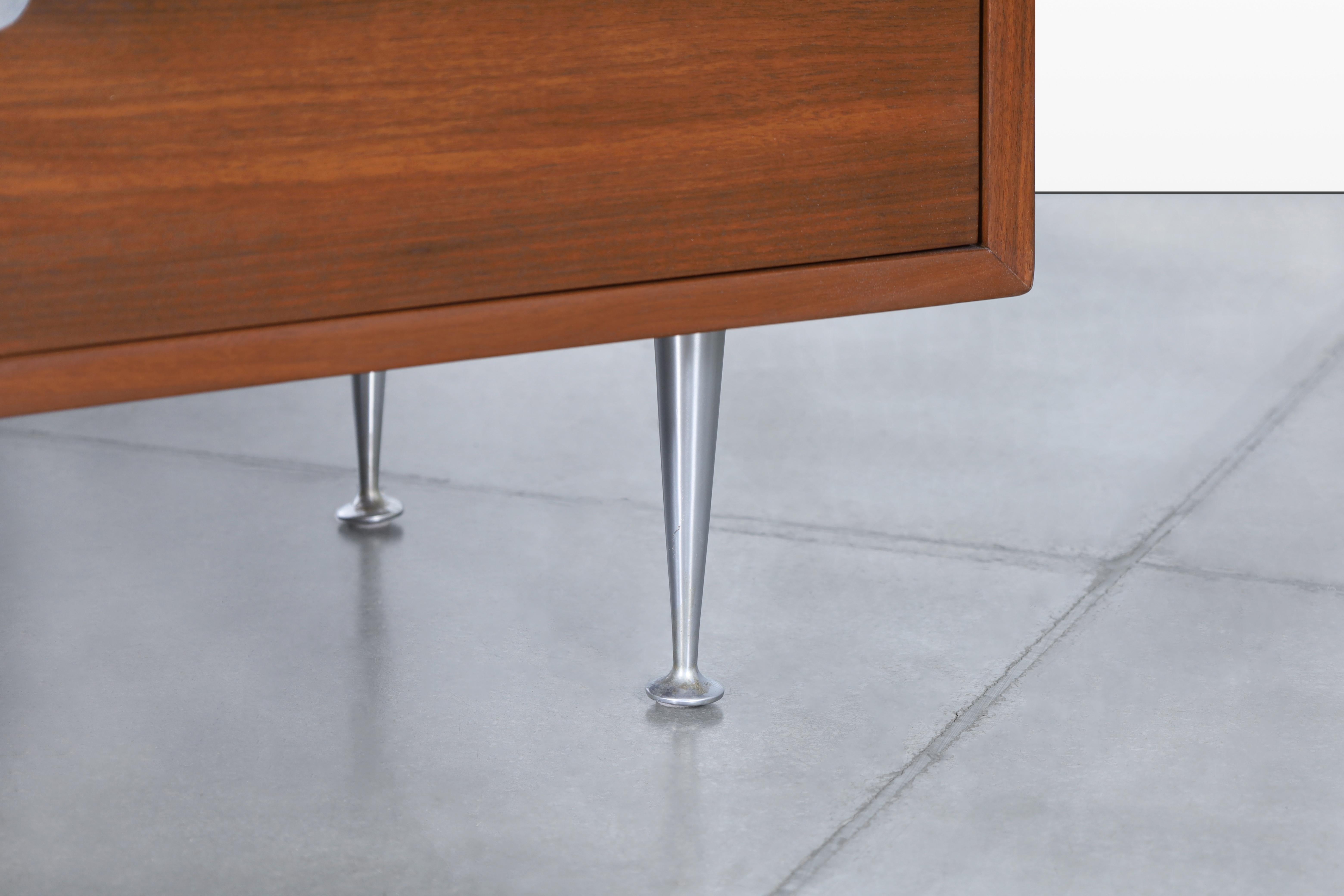 Cómoda de borde fino de nogal George Nelson para Herman Miller mediados del siglo XX en venta