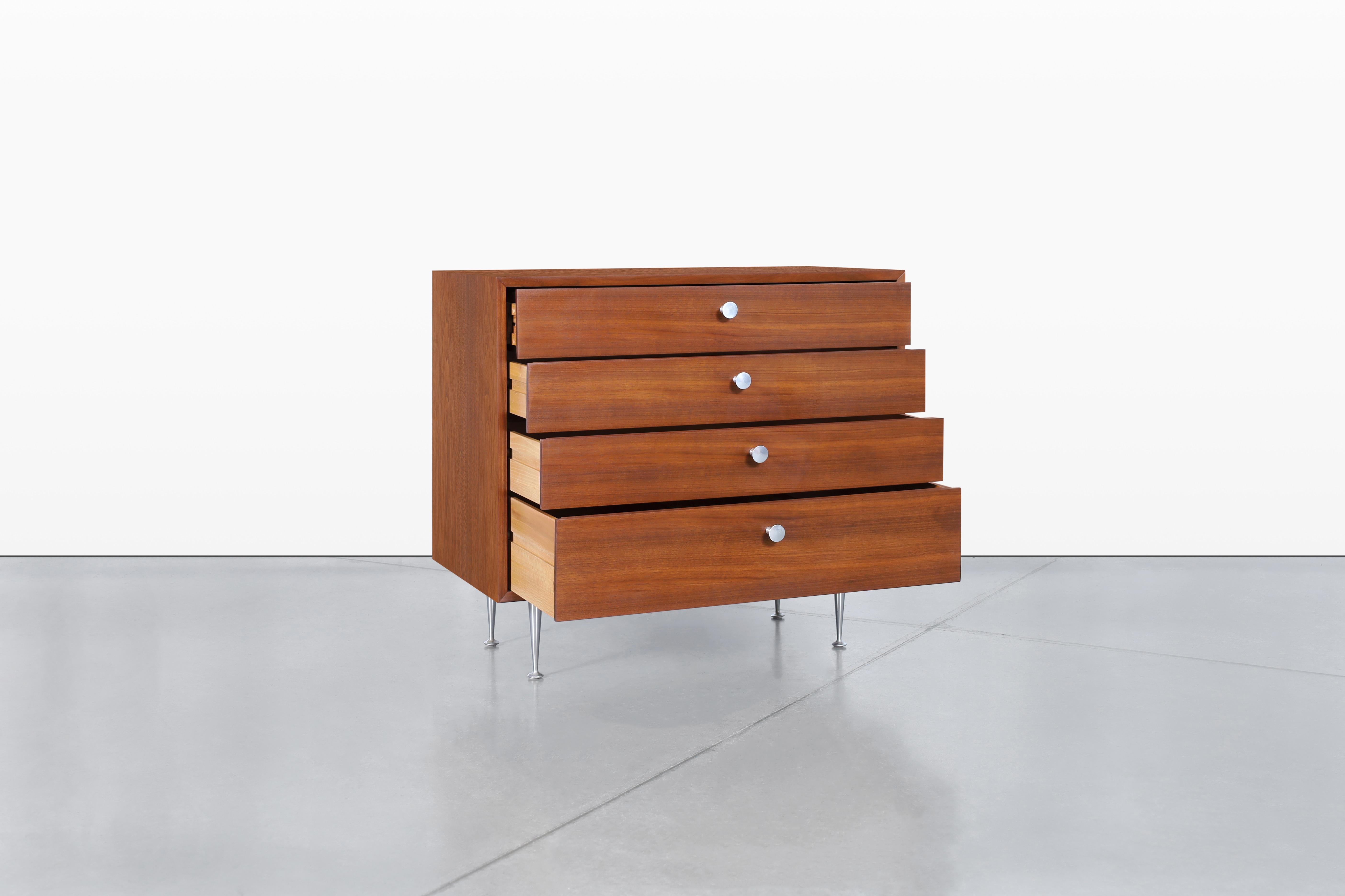 Cómoda de borde fino de nogal George Nelson para Herman Miller Aluminio en venta