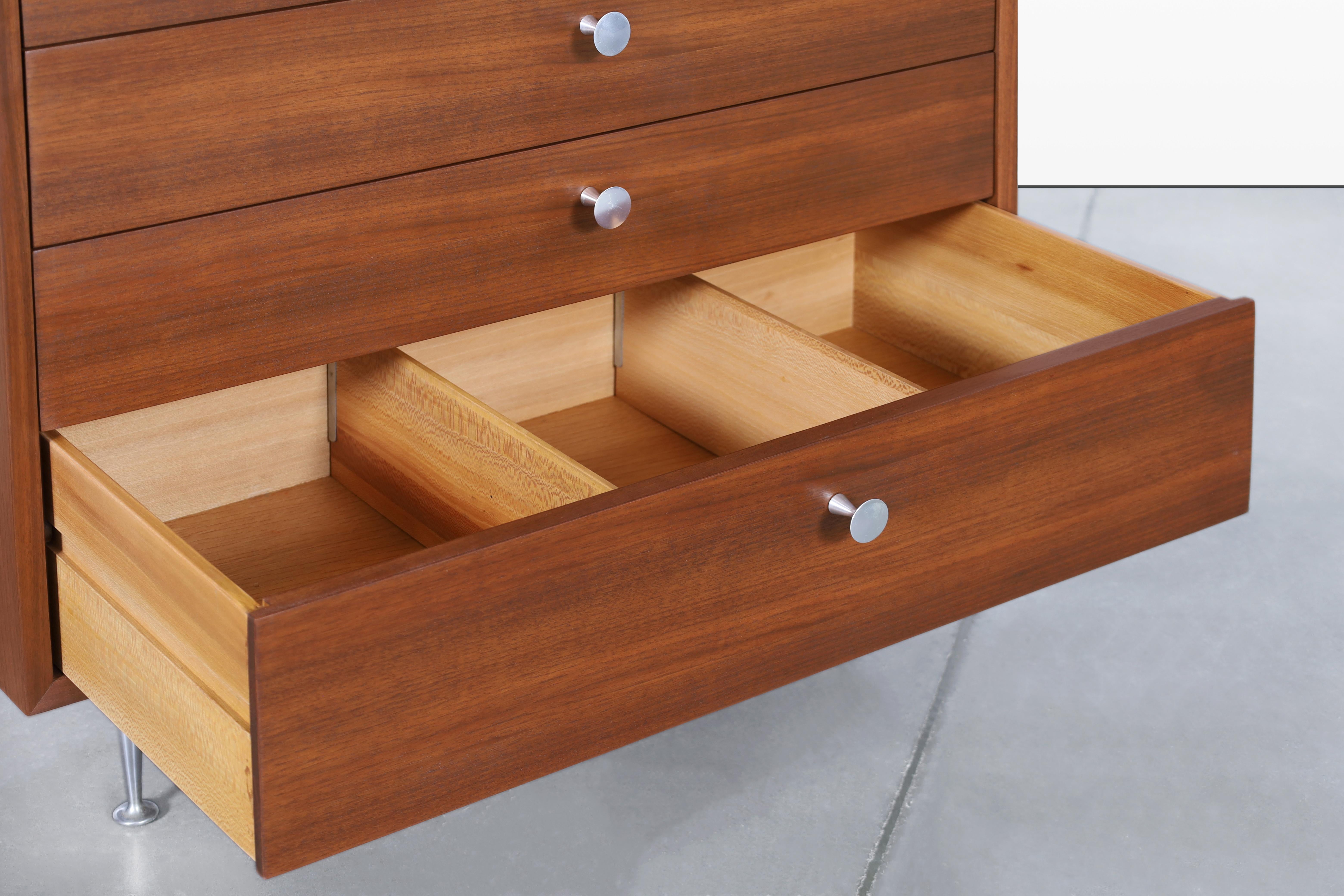 Cómoda de borde fino de nogal George Nelson para Herman Miller en venta 1