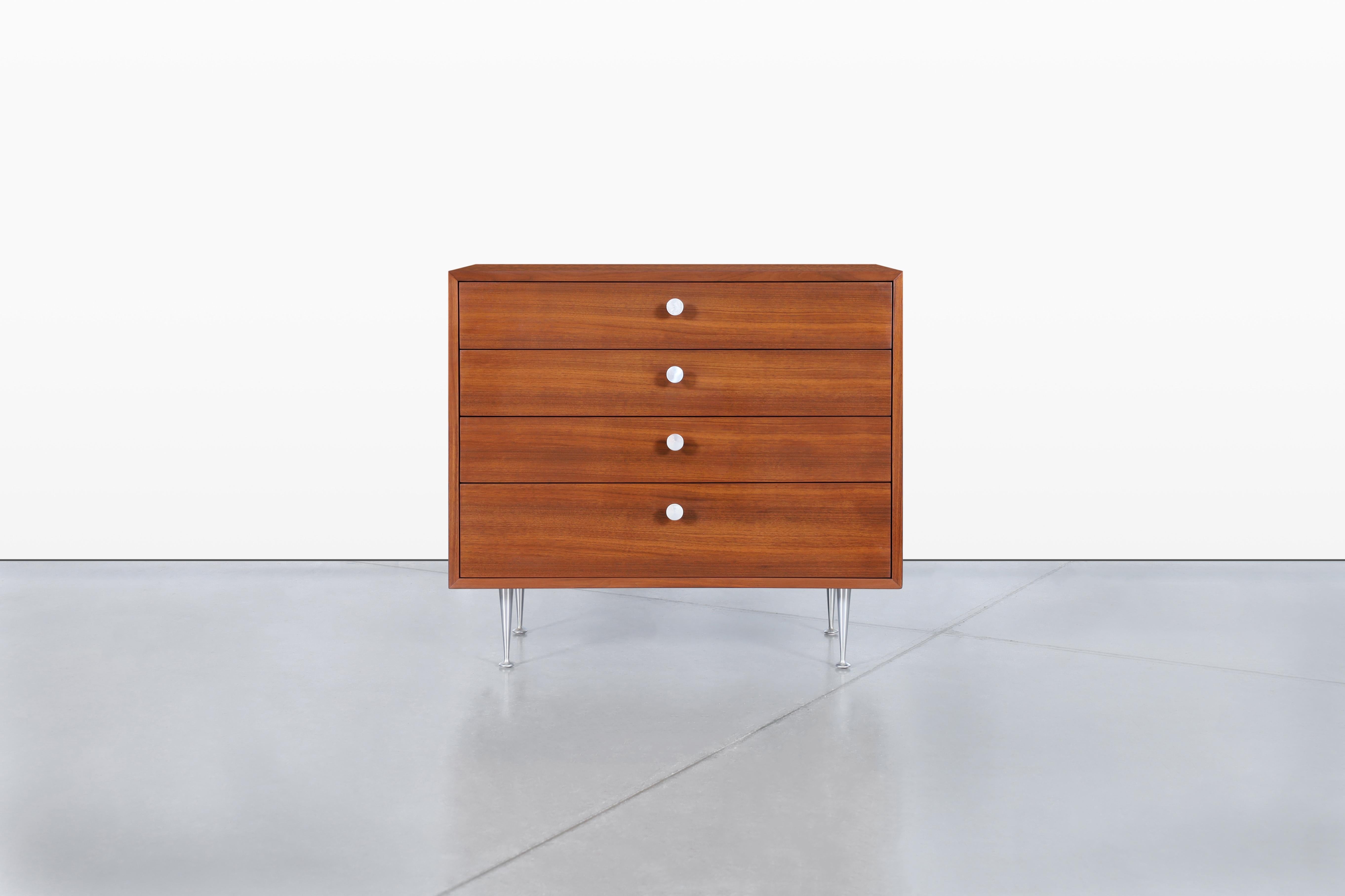 Cómoda de borde fino de nogal George Nelson para Herman Miller en venta 2