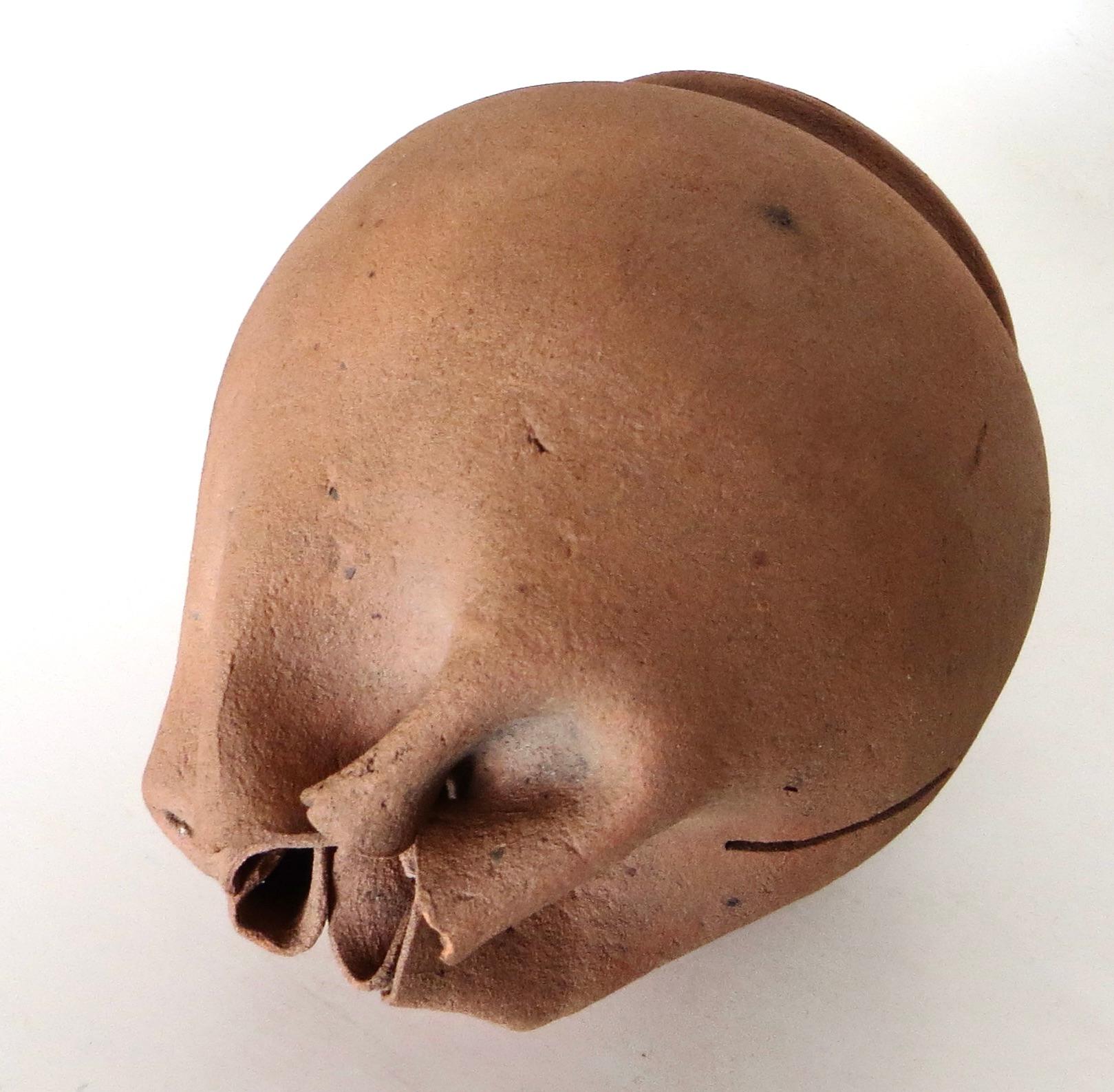 Américain George Ohr ( potier) tirelire de tirelire en céramique en forme de sac, vers 1885 en vente