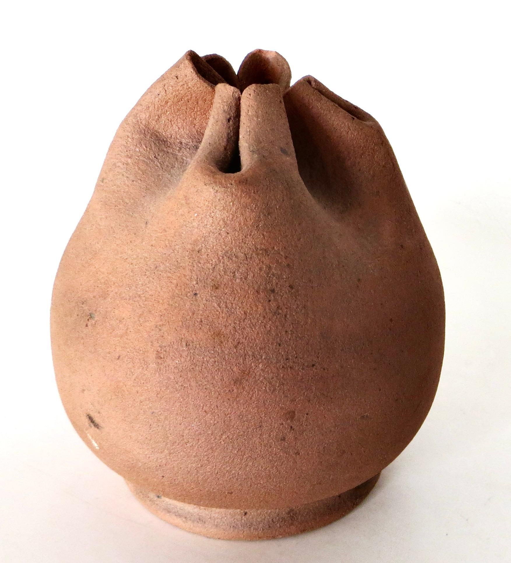 Fait main George Ohr ( potier) tirelire de tirelire en céramique en forme de sac, vers 1885 en vente