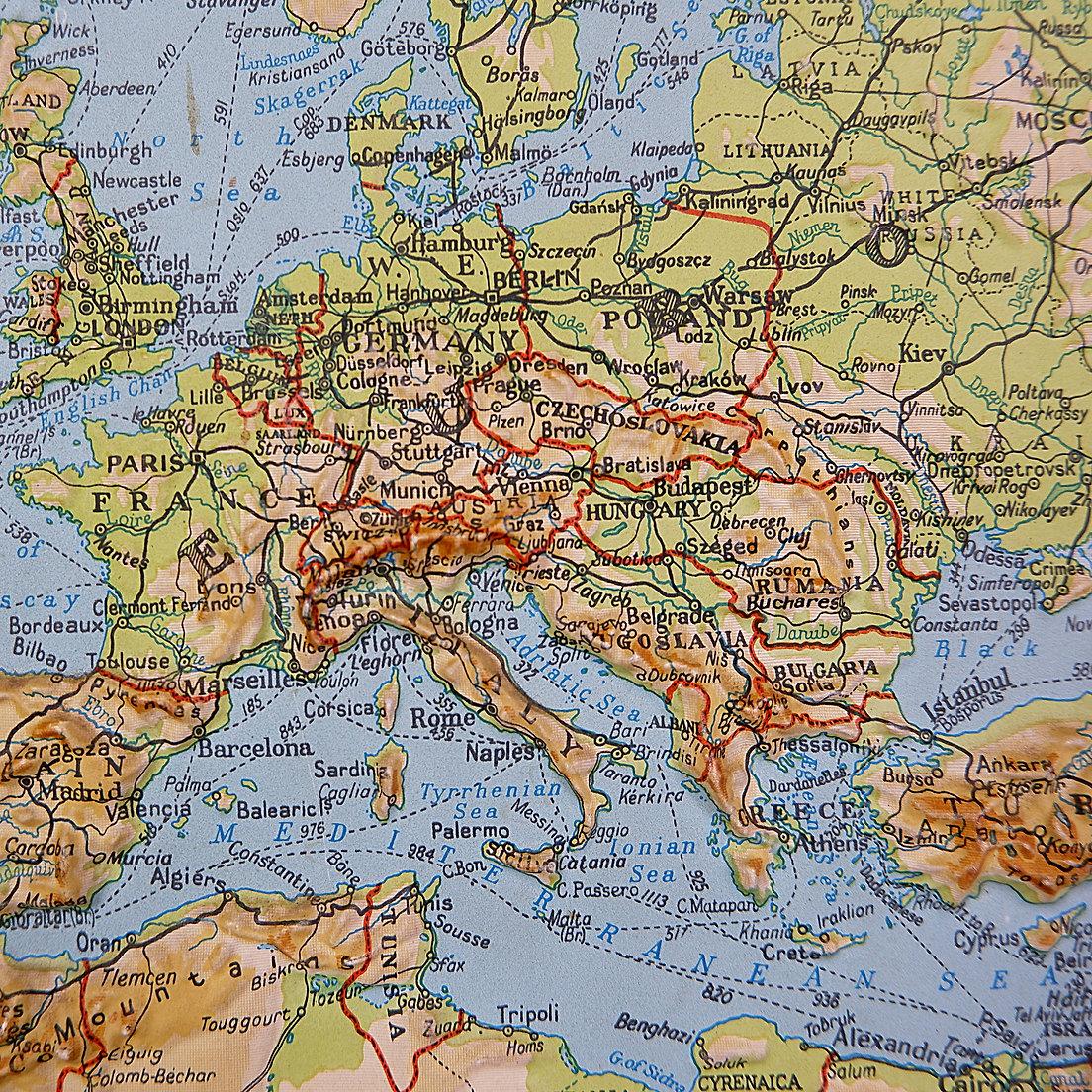 Große Reliefkarte der Welt von George Philip, 150x110cm (20. Jahrhundert) im Angebot