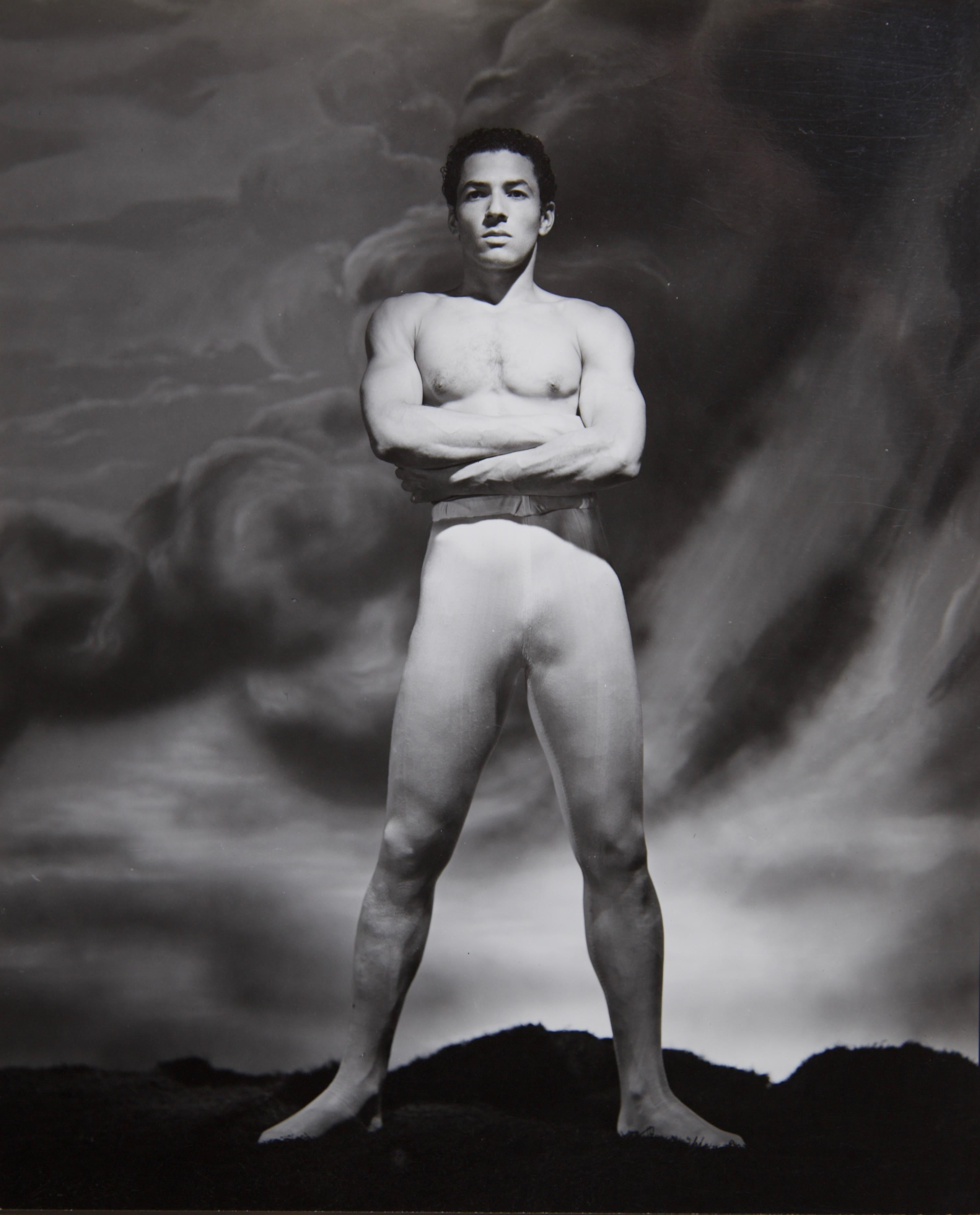 George Platt Lynes Fotografía nº 8 del bailarín Francisco Monción 1949.

Rara fotografía original en gelatina de plata de 1949 de George Platt Lynes del bailarín Francisco Monción. Estampado en el reverso: GEORGE PLATT LYNES. La foto mide 7 3/4 x 9