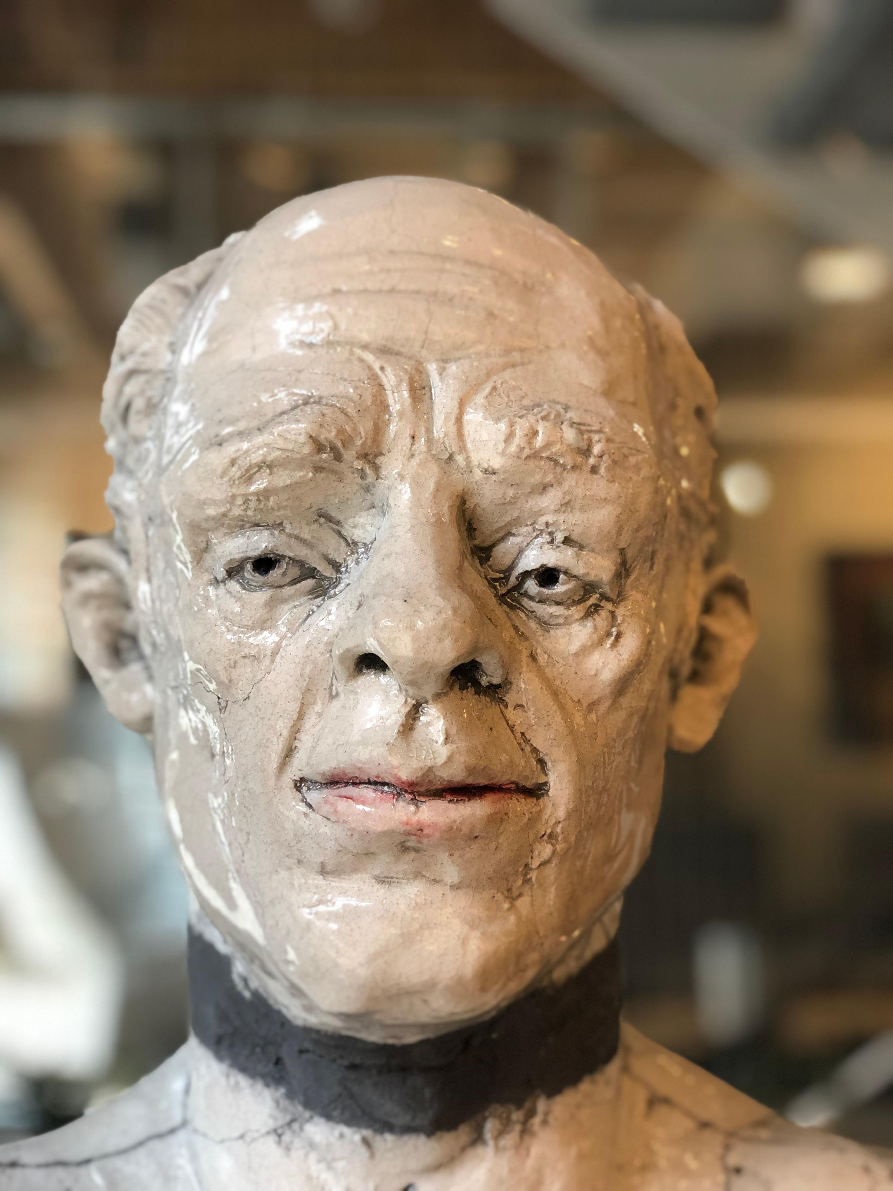 George, busto moderno de cabeza masculina de cerámica blanca cocida en rakú por Pavel Amromin Romano clásico en venta