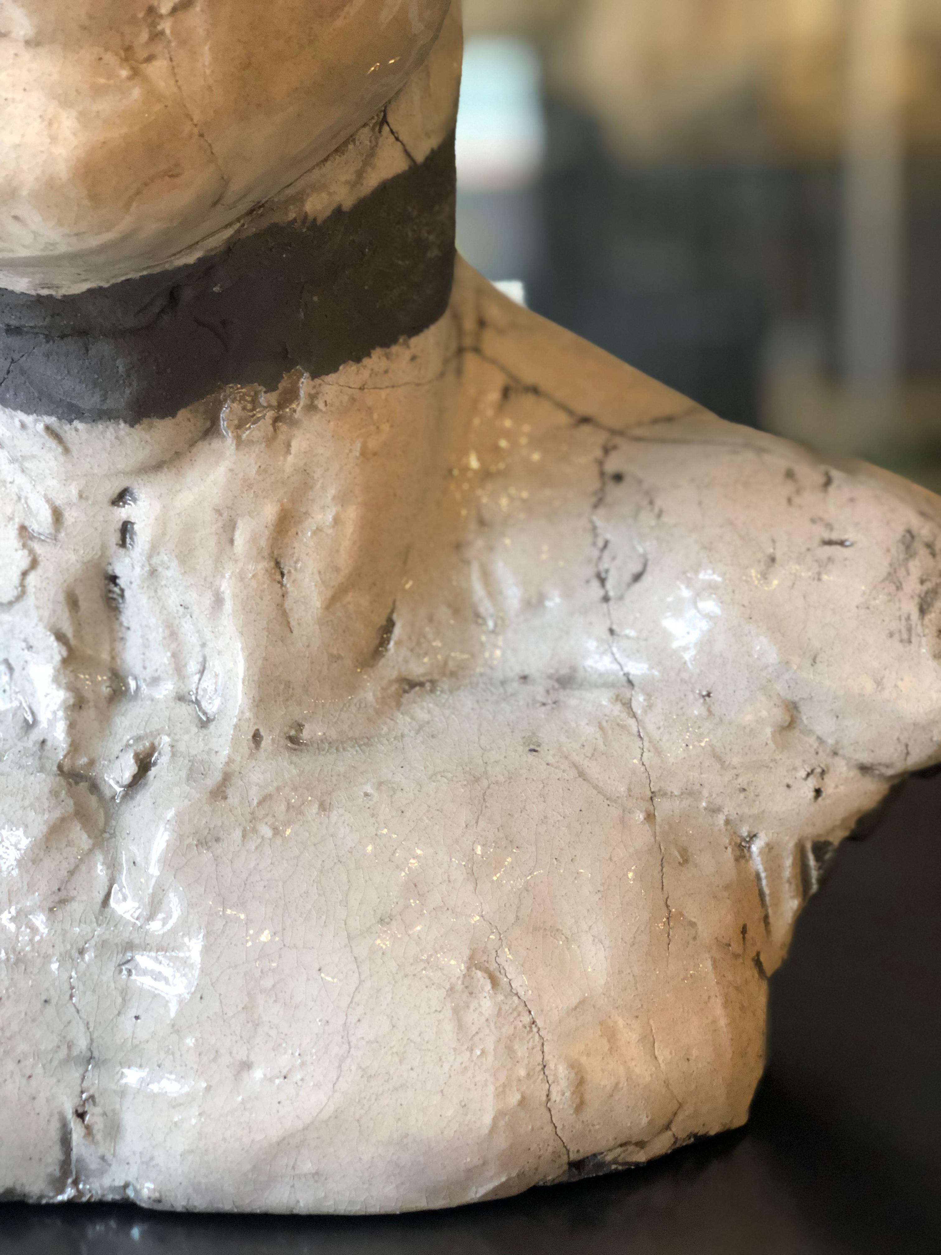 Cuit Buste de tête masculine moderne en céramique blanche cuite au raku par Pavel Amromin en vente
