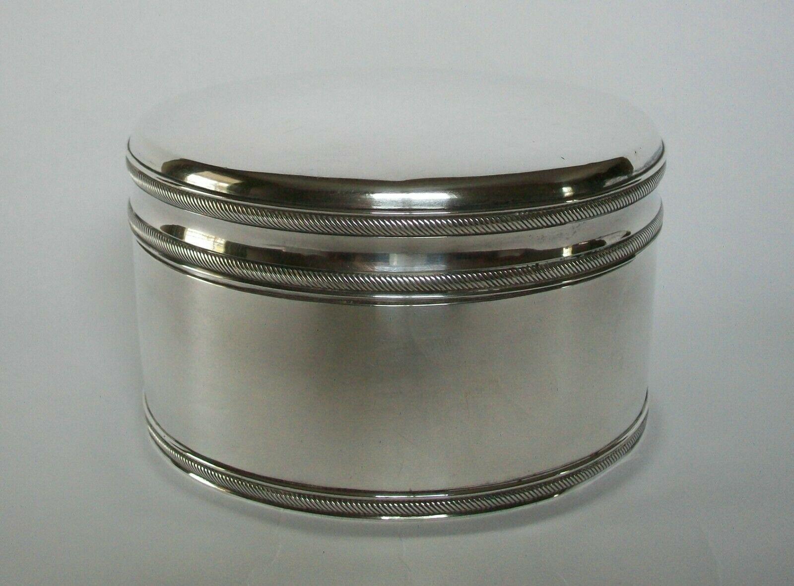 GEORGE REEVERS (Maker - Silversmith) - Extraordinary and rare Dutch fine silver round biscuit box - 934/1000 silver - finest quality and timeless design (nearly 200 years old) - classic rope twist borders (two to the top and one to the base) -