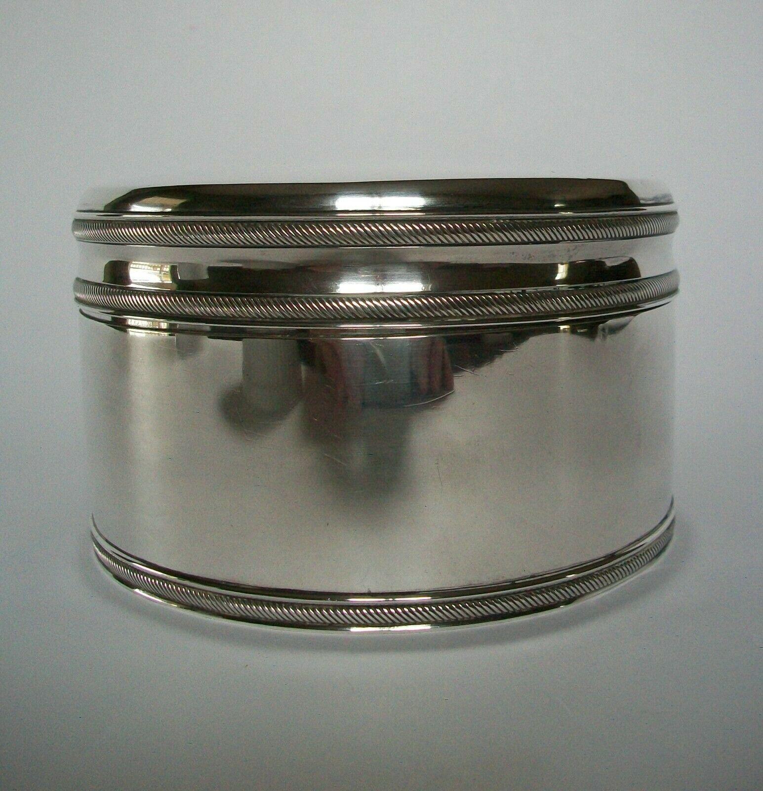 Hand-Crafted George Reevers, Dutch .934 Silver Biscuit Box, Rope Borders, Holland, C.1838 For Sale