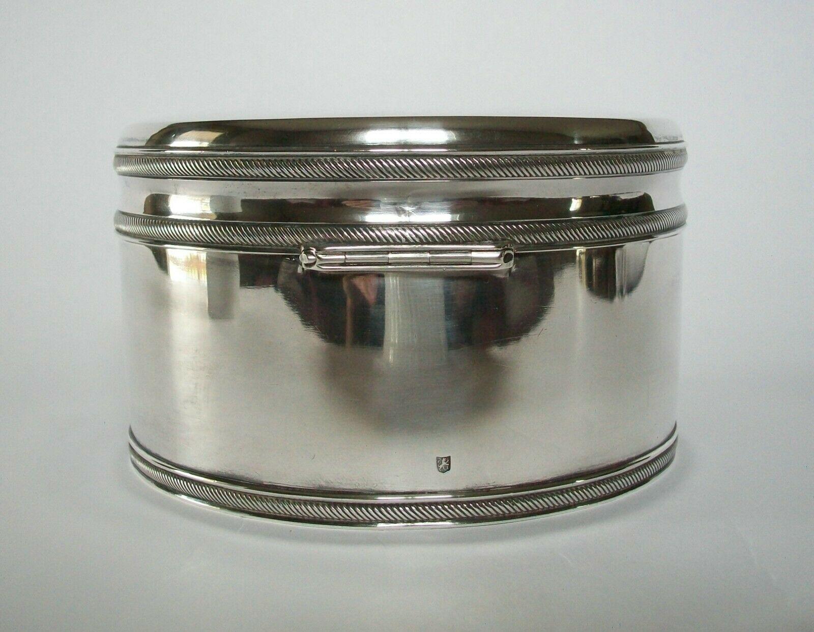 George Reevers, Dutch .934 Silver Biscuit Box, Rope Borders, Holland, C.1838 In Good Condition For Sale In Chatham, ON