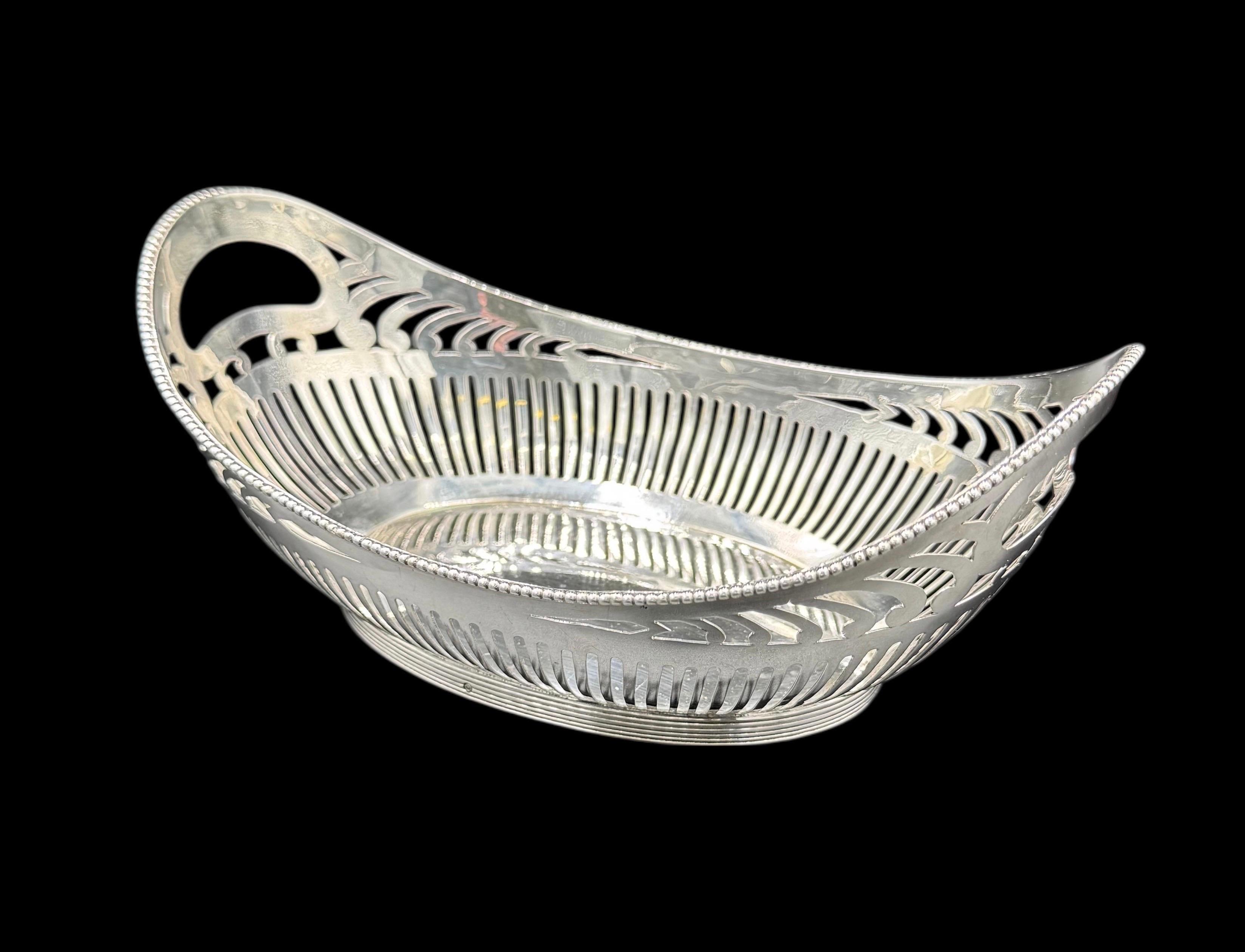 Cestino per il pane in argento sterling George Reid in vendita 2
