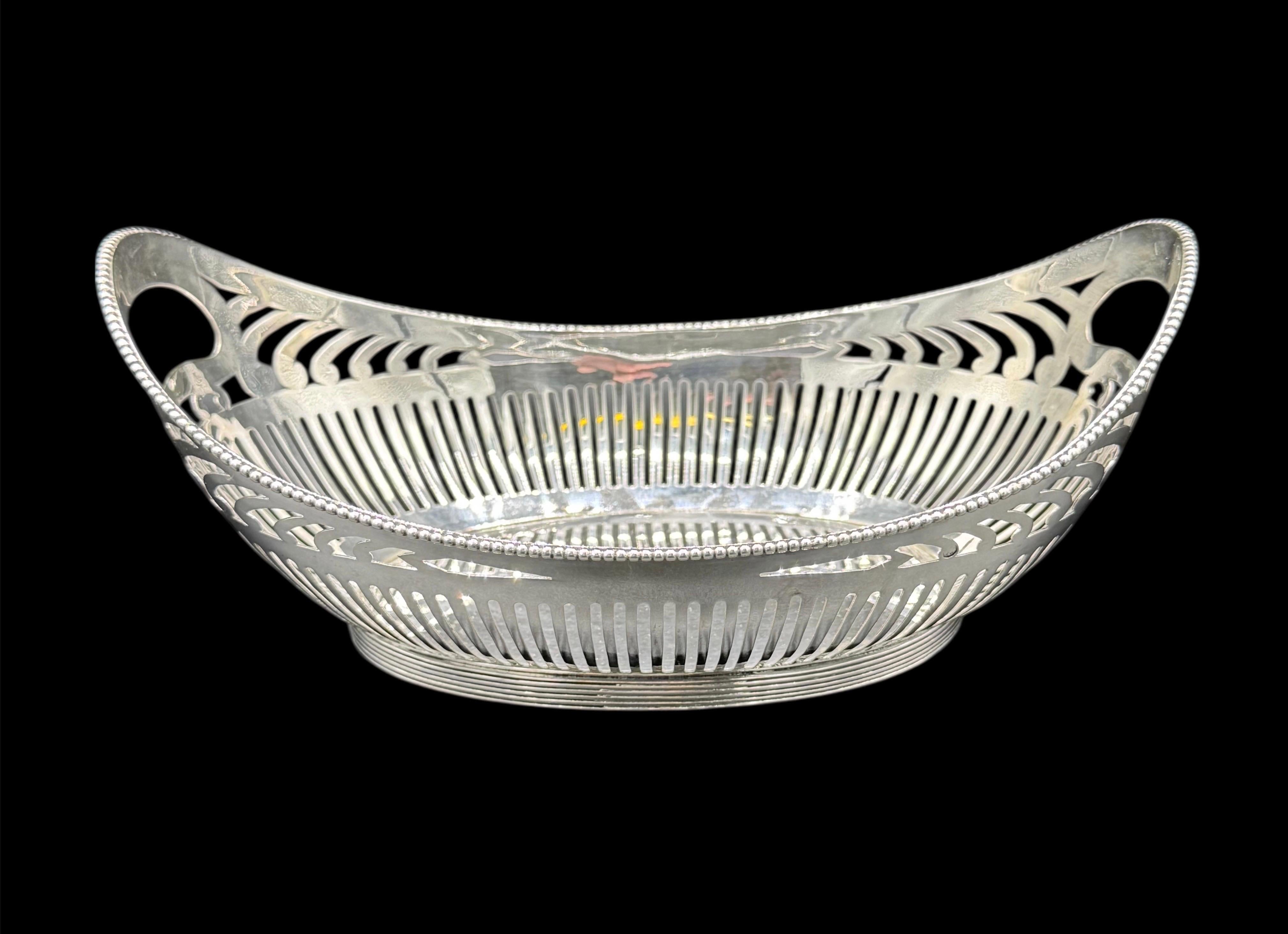 Inglese Cestino per il pane in argento sterling George Reid in vendita