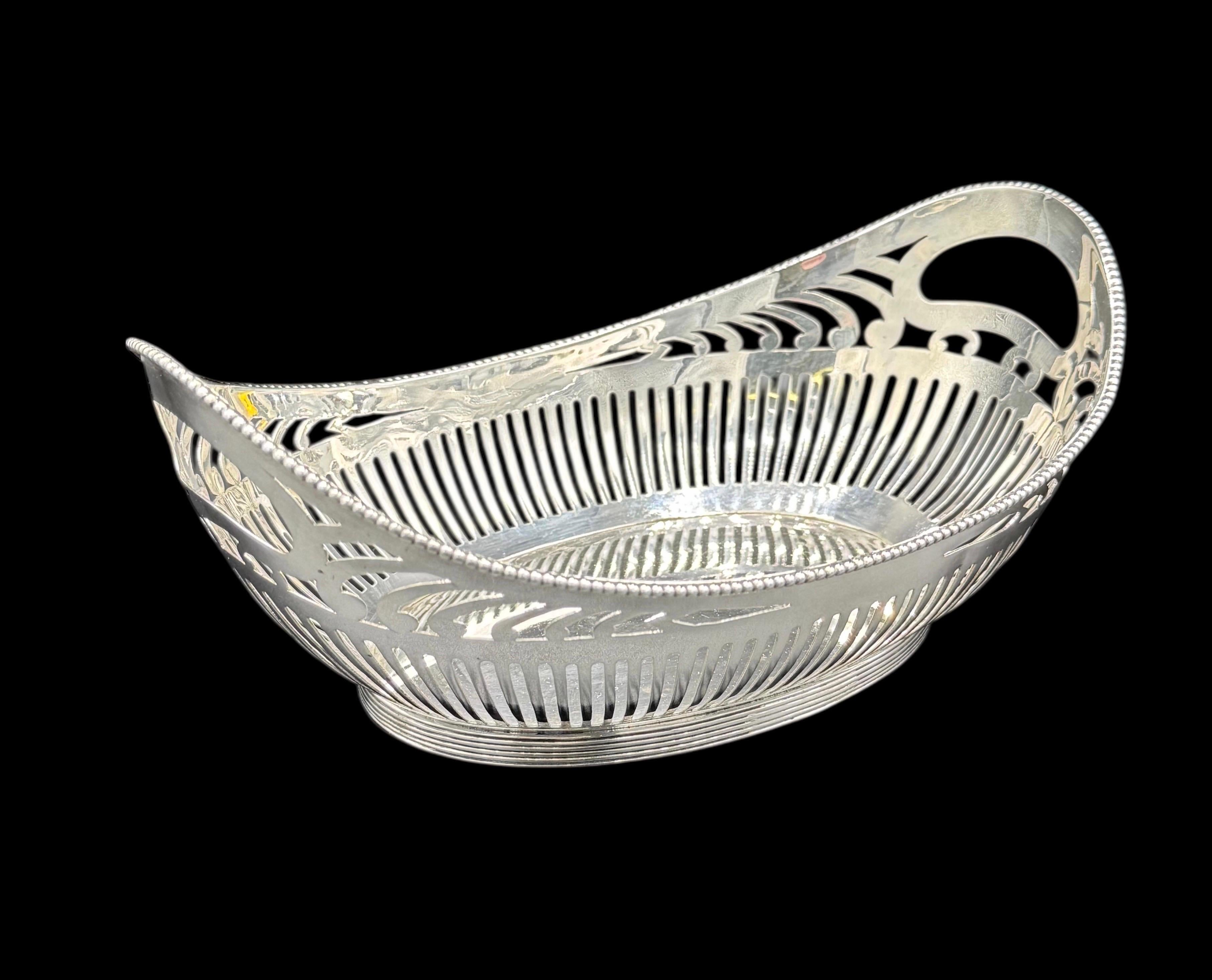 Cestino per il pane in argento sterling George Reid In condizioni buone in vendita a Huntington, NY