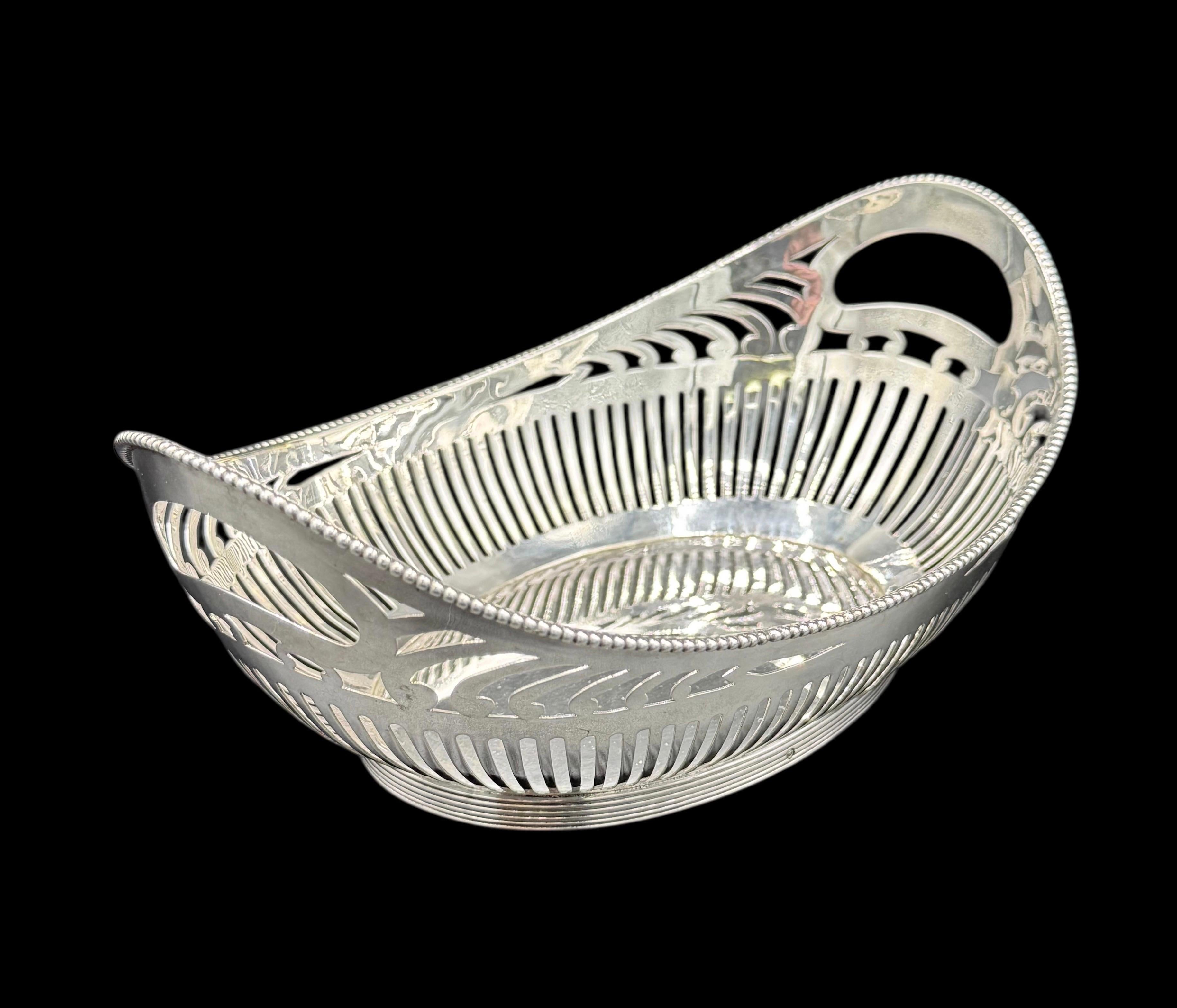 Argento 925 Cestino per il pane in argento sterling George Reid in vendita