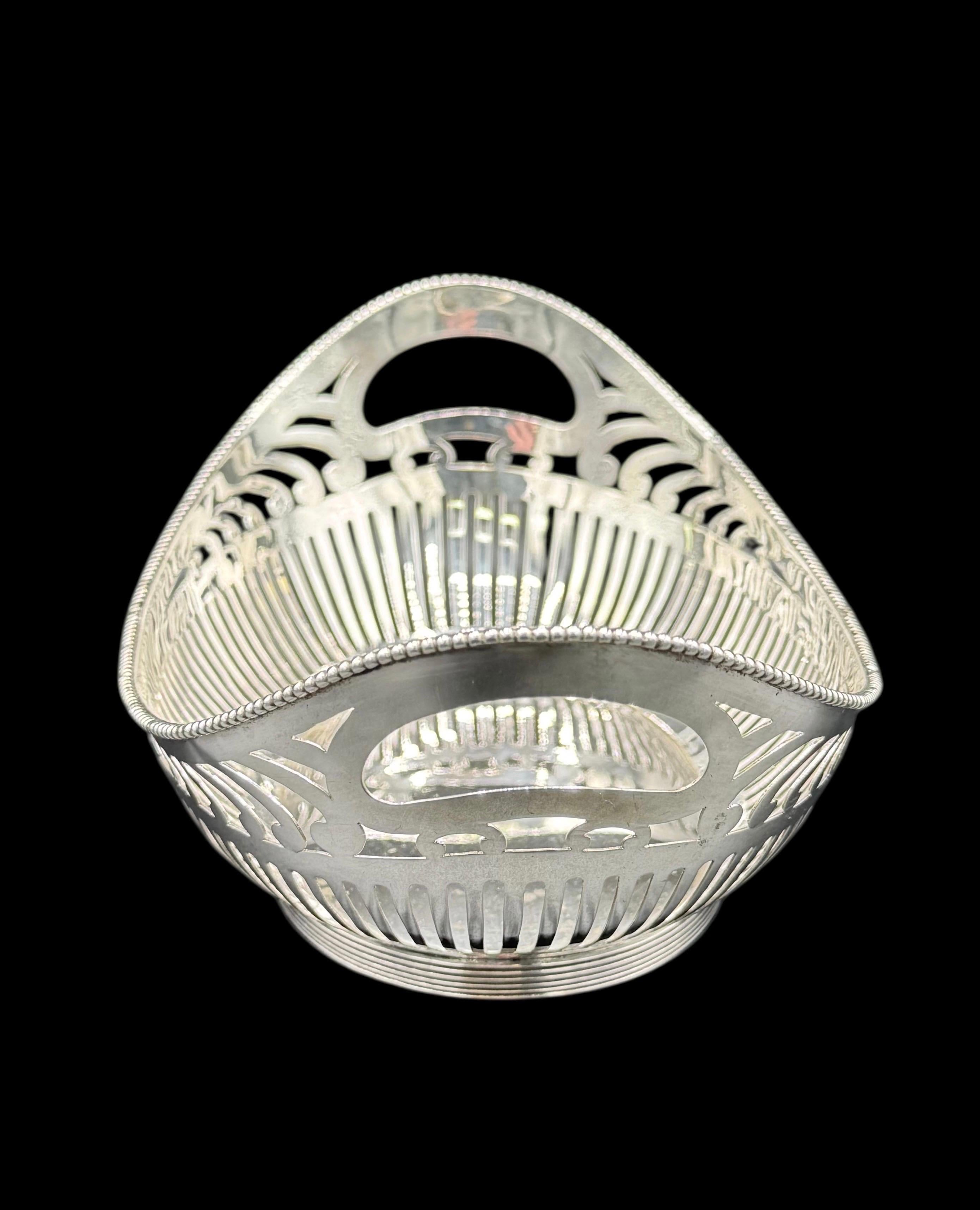 Cestino per il pane in argento sterling George Reid in vendita 1