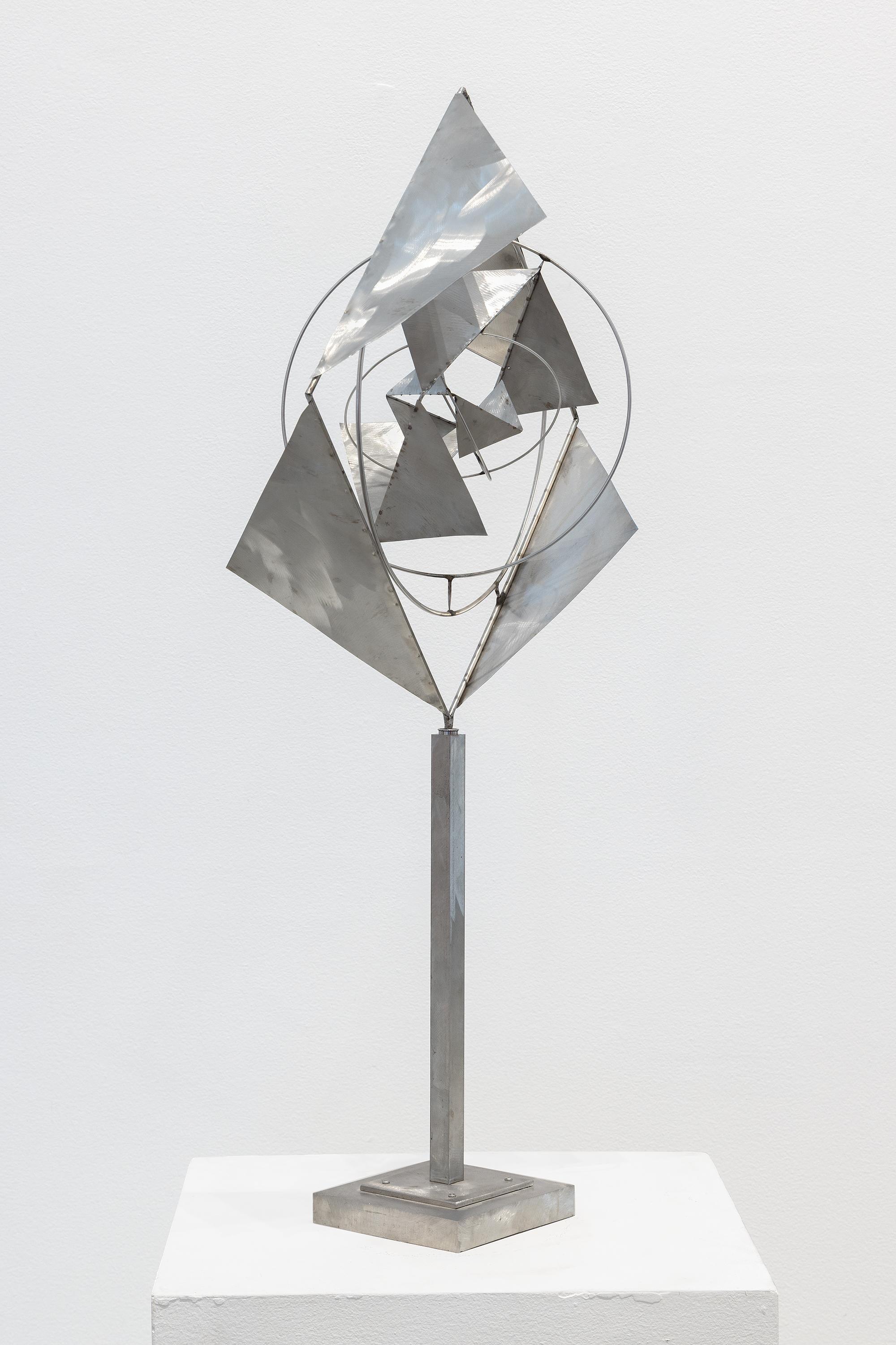 A Space Churn con i quadrati - Sculpture di George Rickey